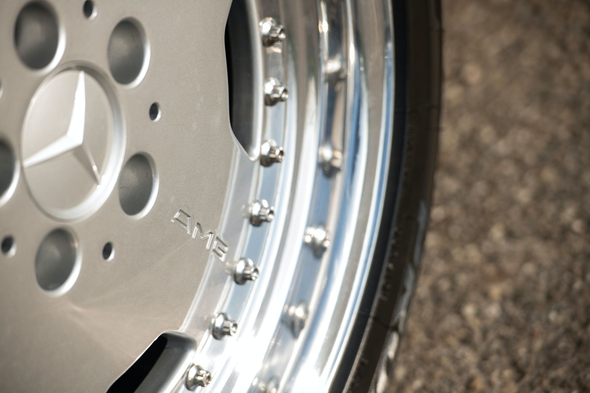 1989 Mercedes-Benz 560 SEL 6.0 AMG With Hammer V8 Will Never Go Out Of Style