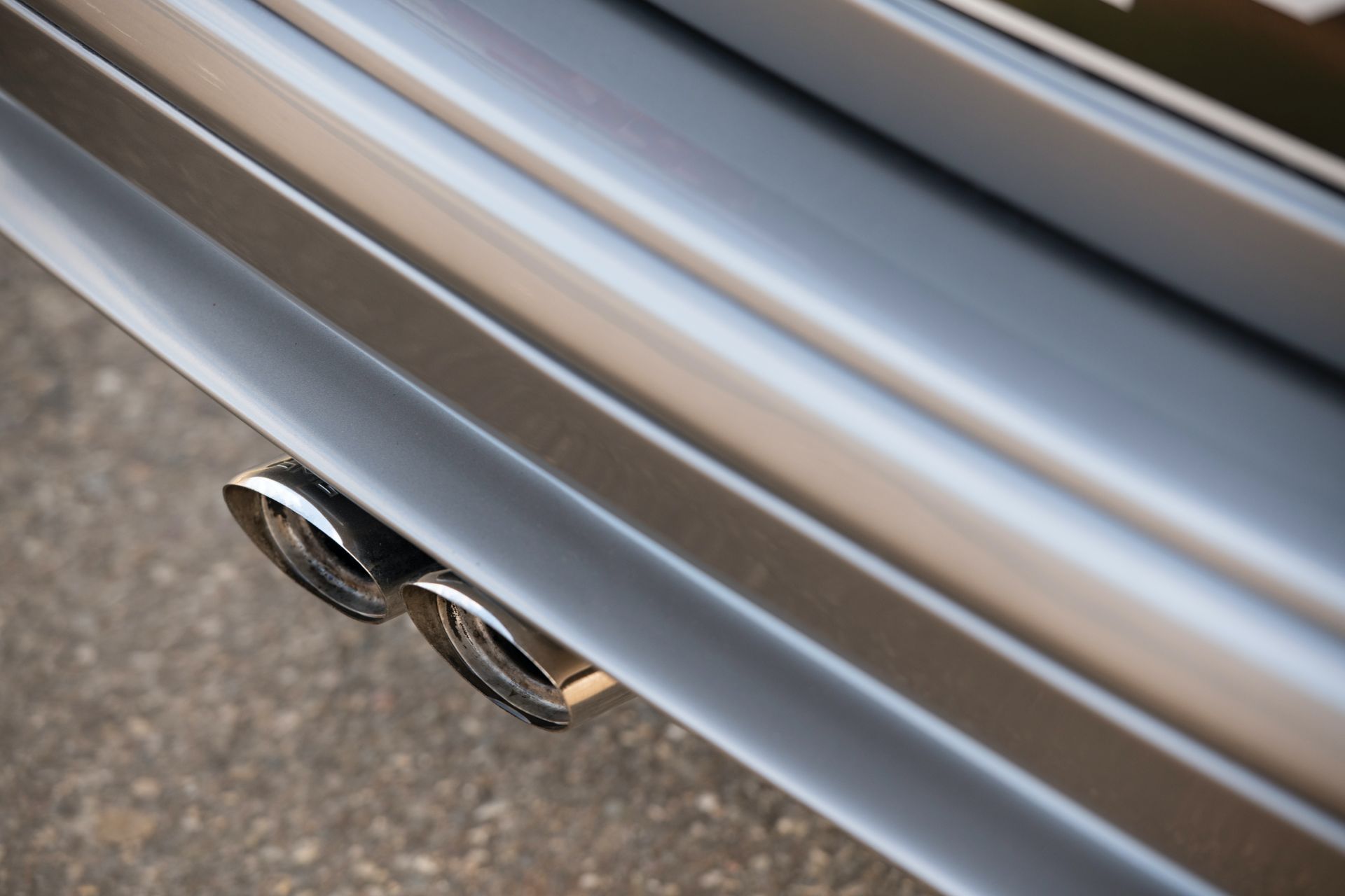 1989 Mercedes-Benz 560 SEL 6.0 AMG With Hammer V8 Will Never Go Out Of Style