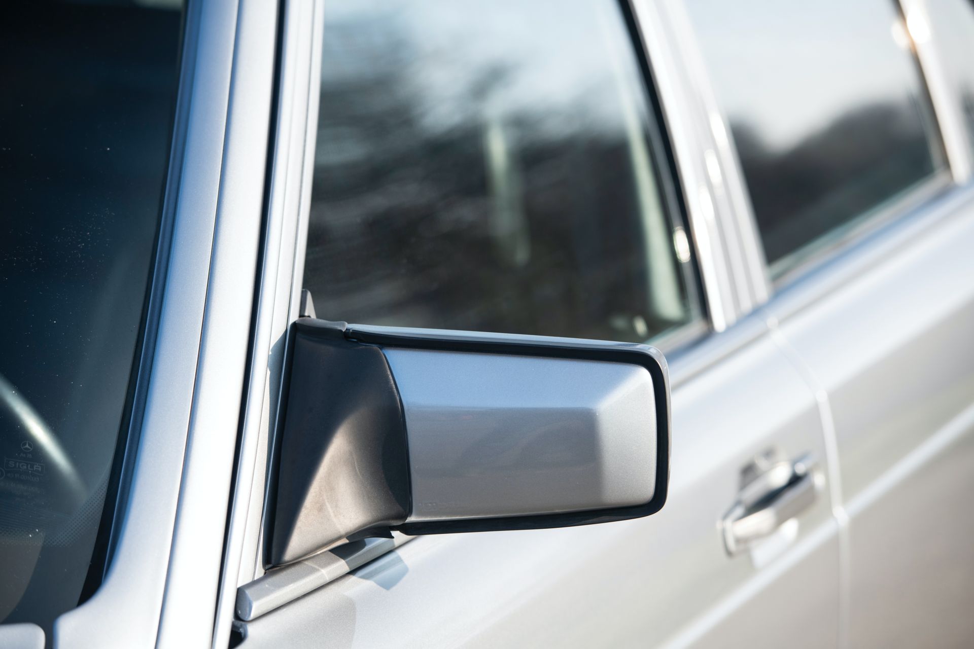 1989 Mercedes-Benz 560 SEL 6.0 AMG With Hammer V8 Will Never Go Out Of Style