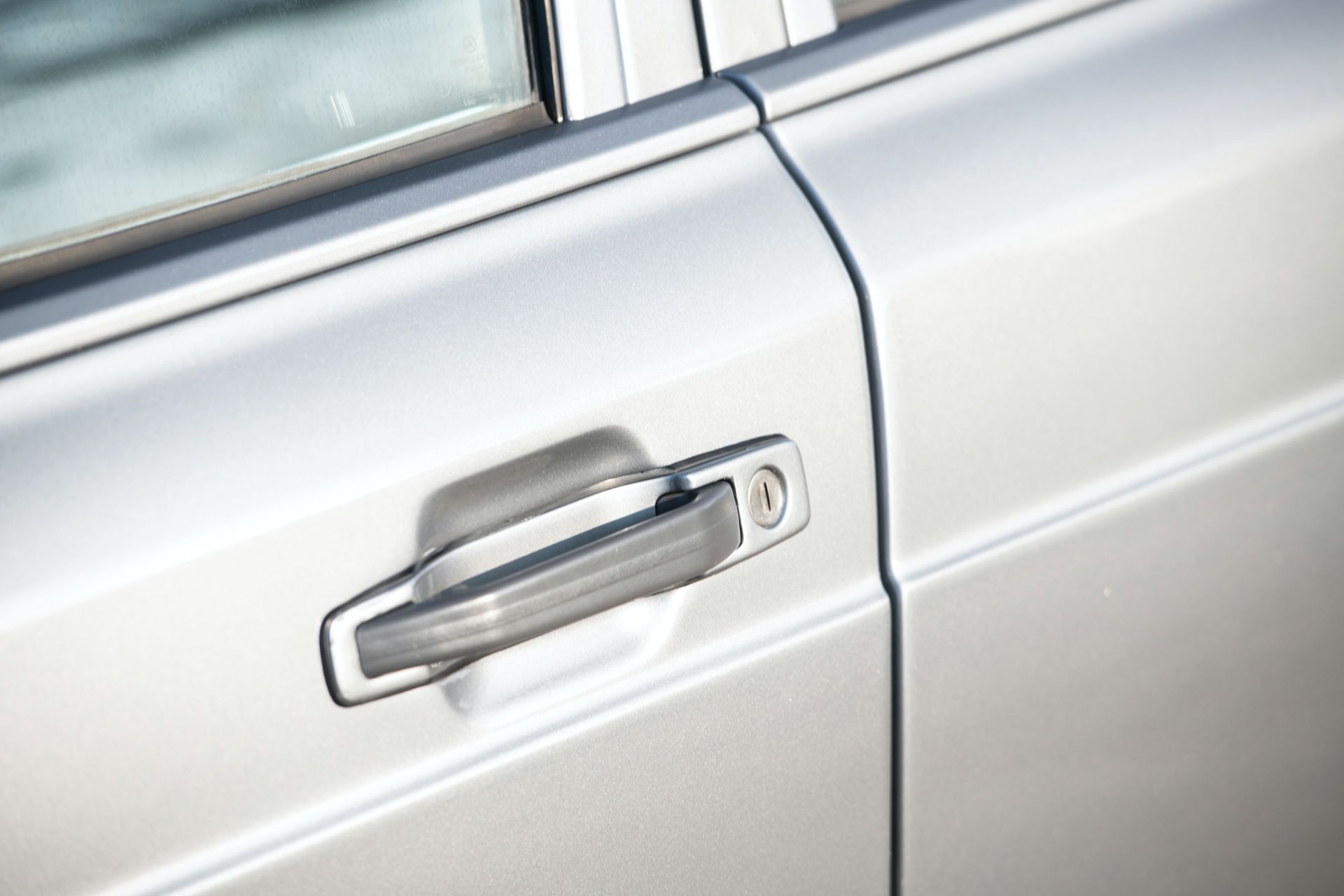 1989 Mercedes-Benz 560 SEL 6.0 AMG With Hammer V8 Will Never Go Out Of Style