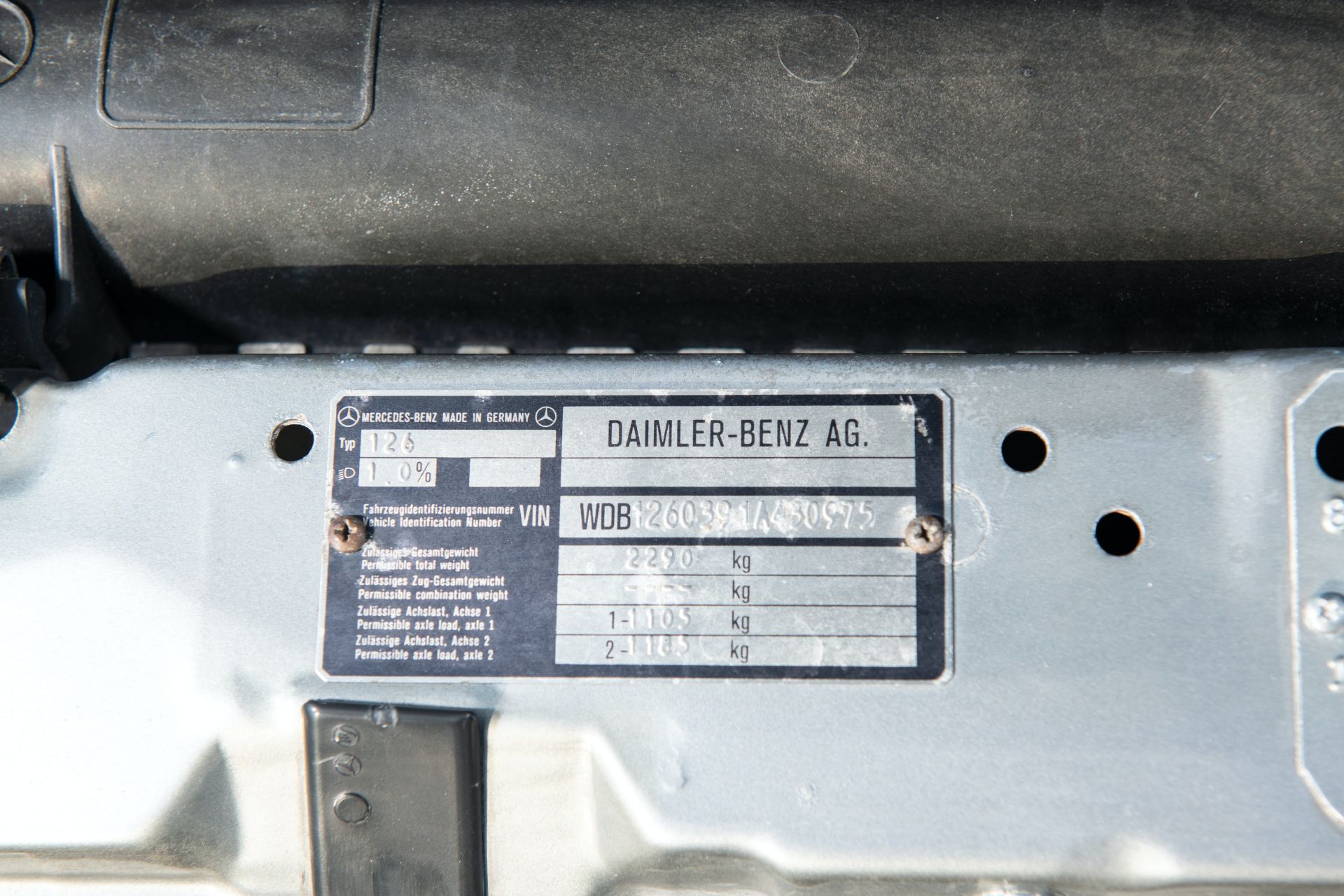 1989 Mercedes-Benz 560 SEL 6.0 AMG With Hammer V8 Will Never Go Out Of Style