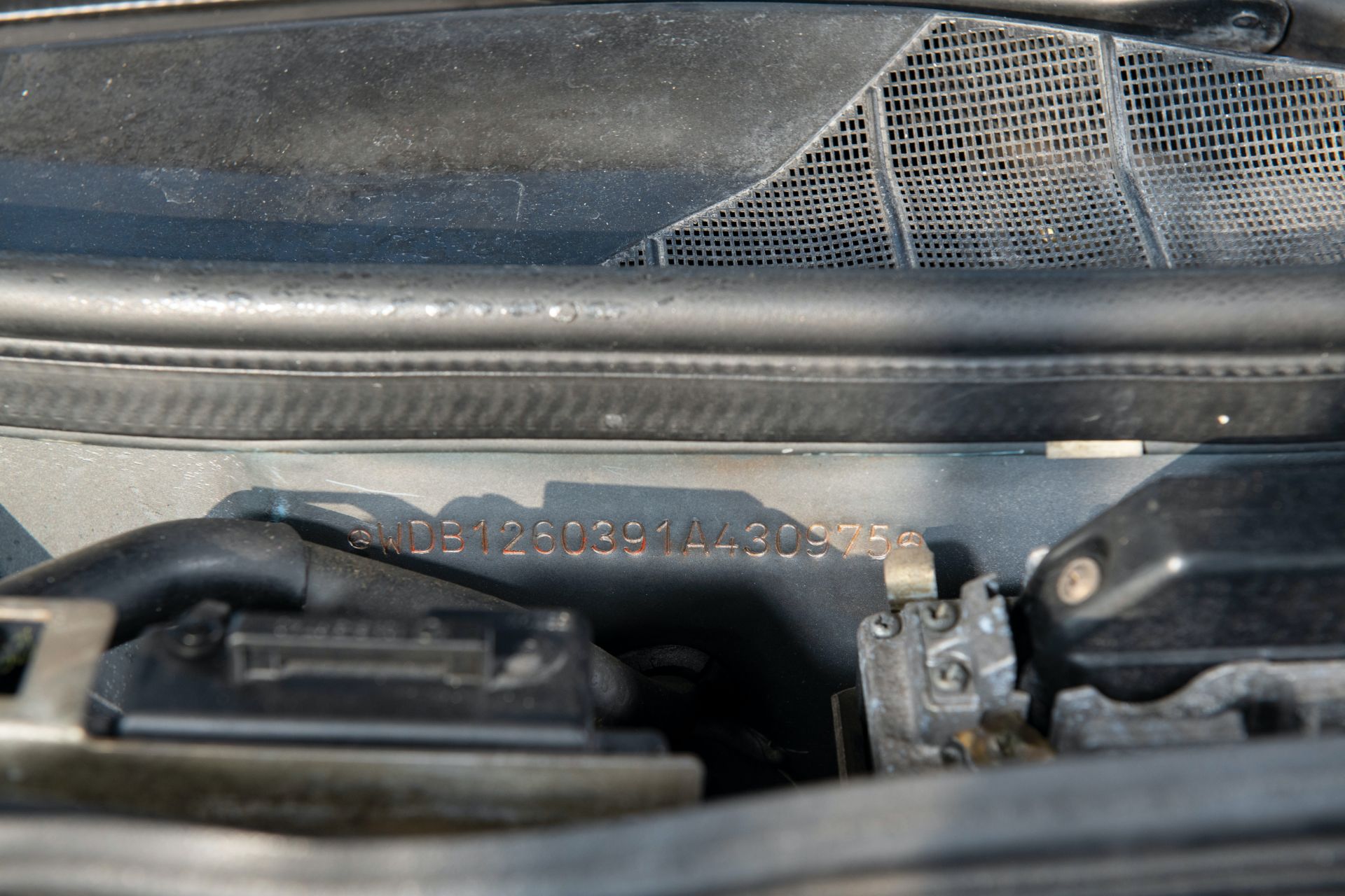 1989 Mercedes-Benz 560 SEL 6.0 AMG With Hammer V8 Will Never Go Out Of Style