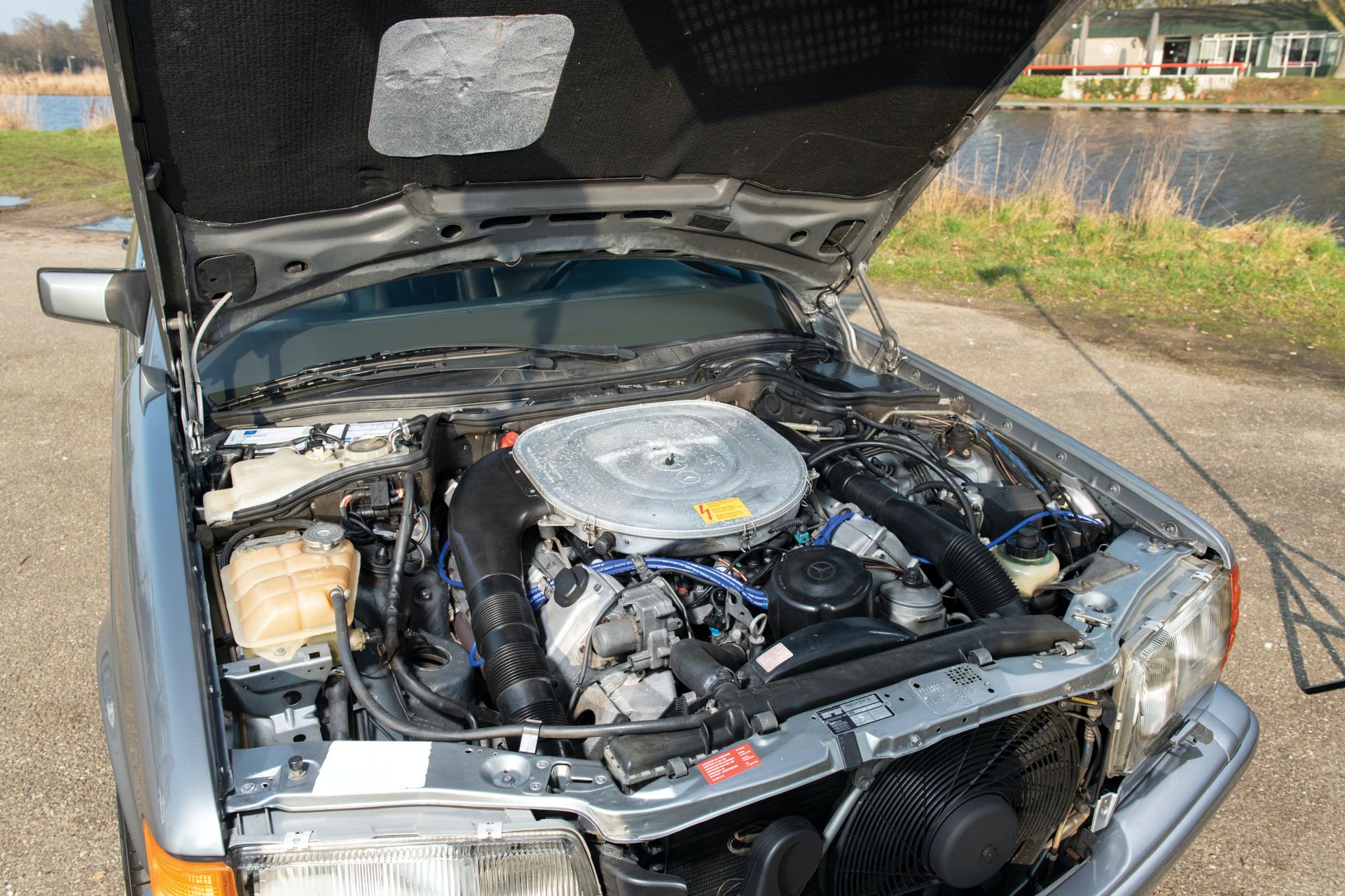 1989 Mercedes-Benz 560 SEL 6.0 AMG With Hammer V8 Will Never Go Out Of Style