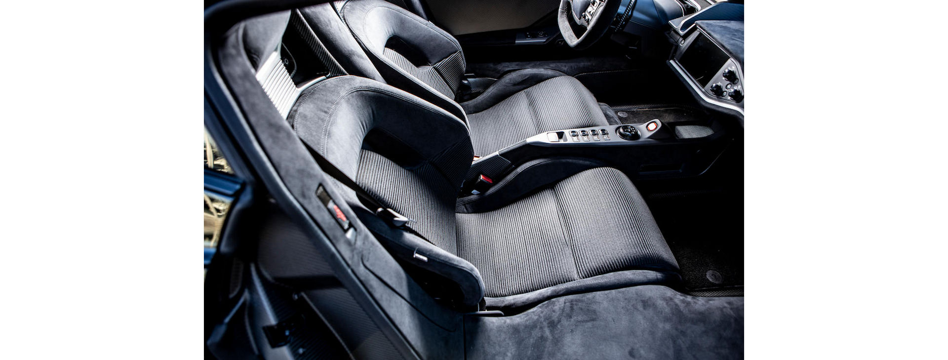 Gorgeous 2018 Ford GT May Sell For Over $1 Million In England