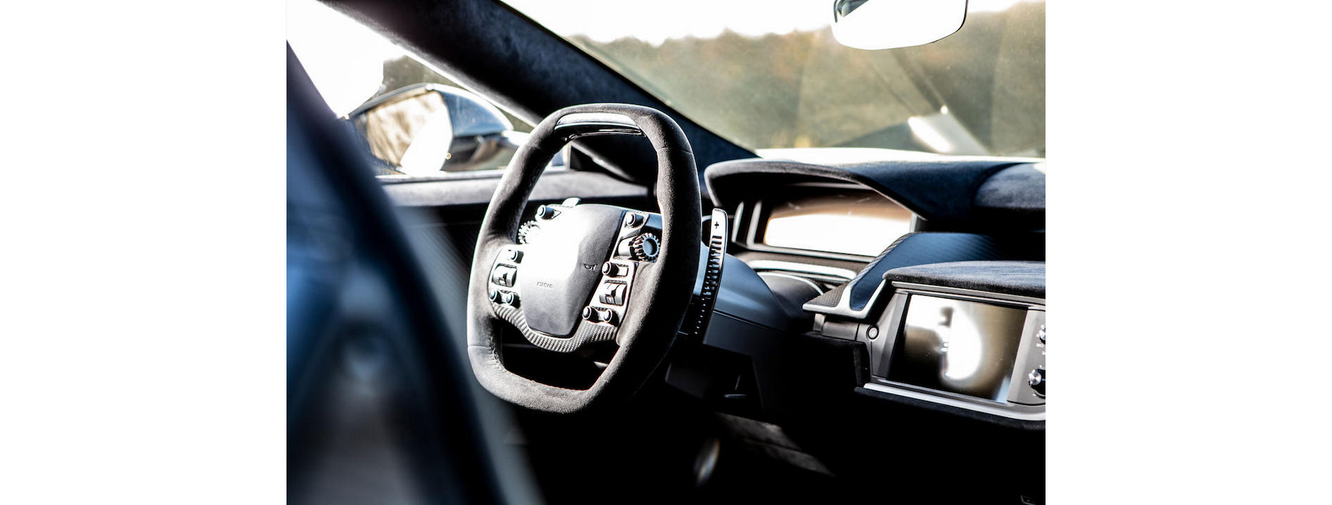 Gorgeous 2018 Ford GT May Sell For Over $1 Million In England