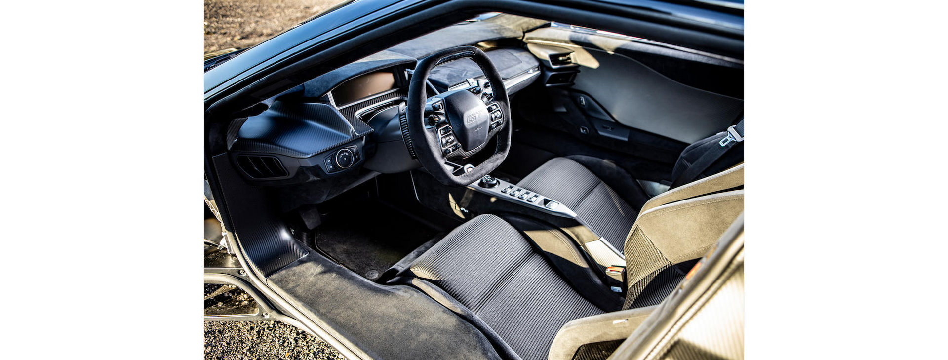 Gorgeous 2018 Ford GT May Sell For Over $1 Million In England