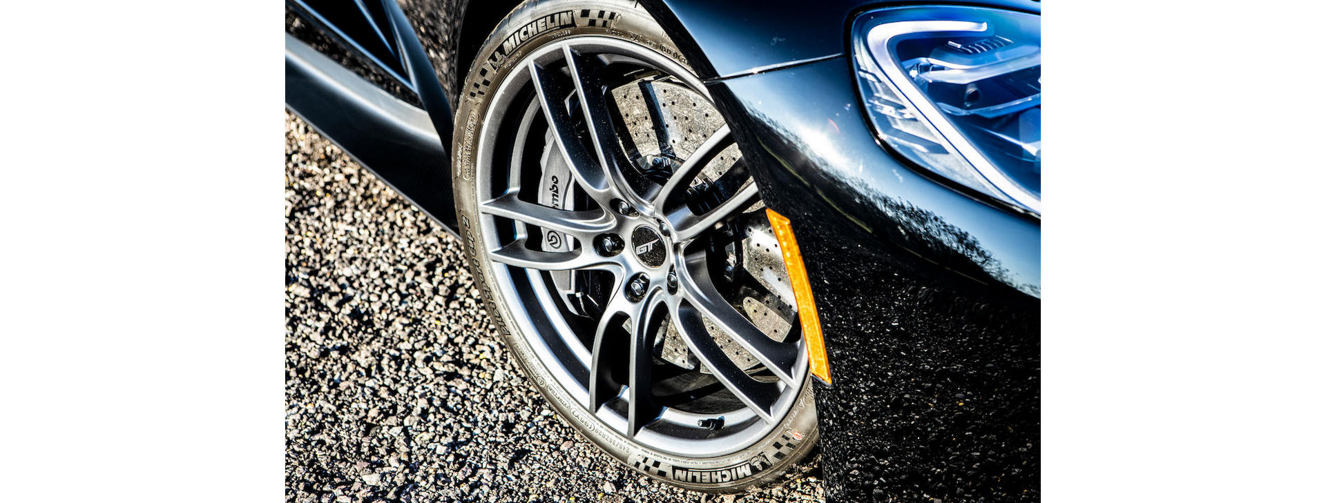 Gorgeous 2018 Ford GT May Sell For Over $1 Million In England