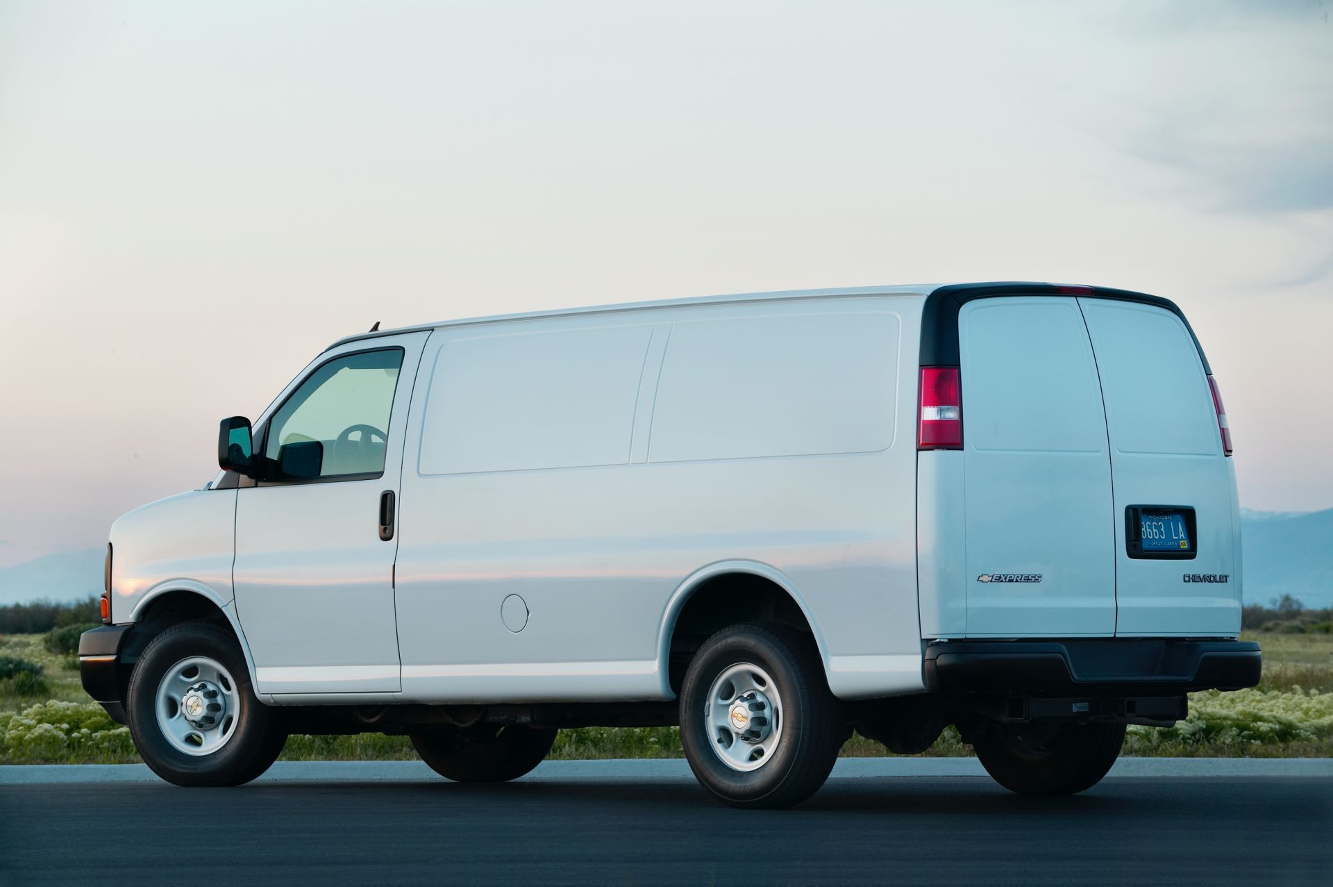 25-Year-Old Chevrolet Express Refuses To Die, Gains 401 HP 6.6L V8 For 2021