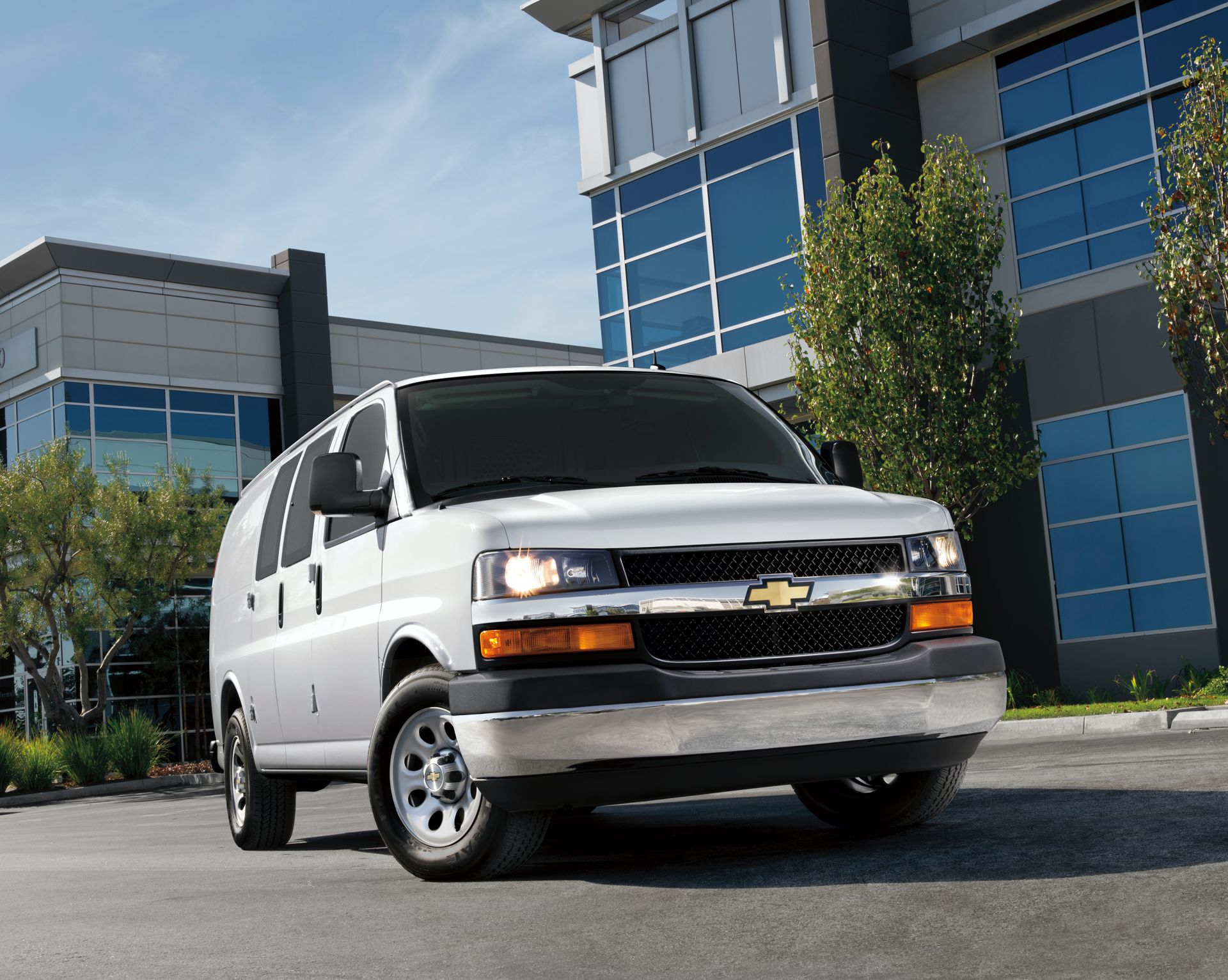 25-Year-Old Chevrolet Express Refuses To Die, Gains 401 HP 6.6L V8 For 2021