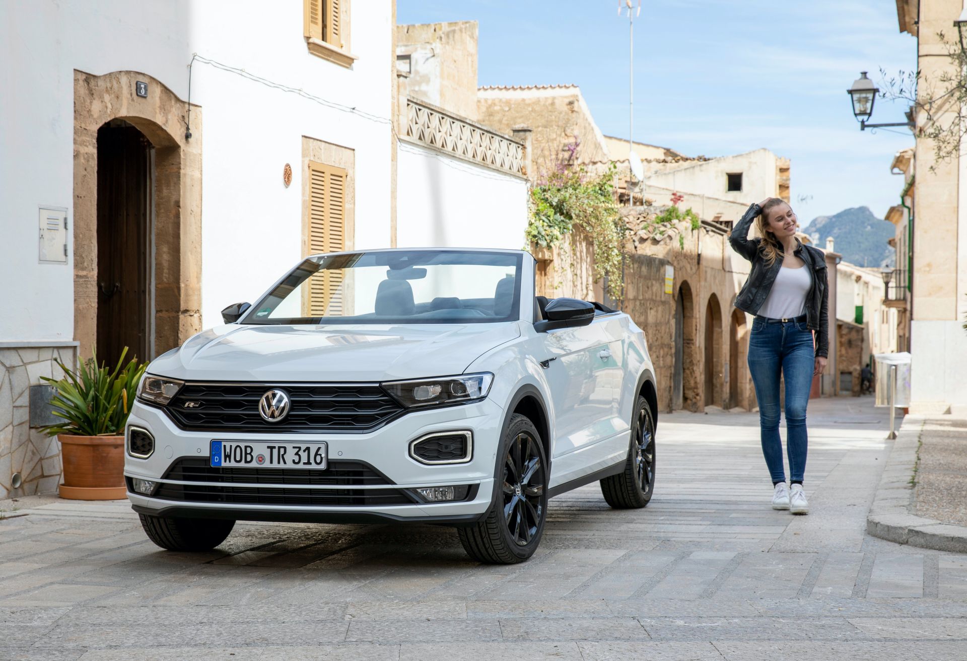 VW T-Roc Cabriolet: High-Riding Golf Convertible Successor Overexposed In 325 Photos, Videos