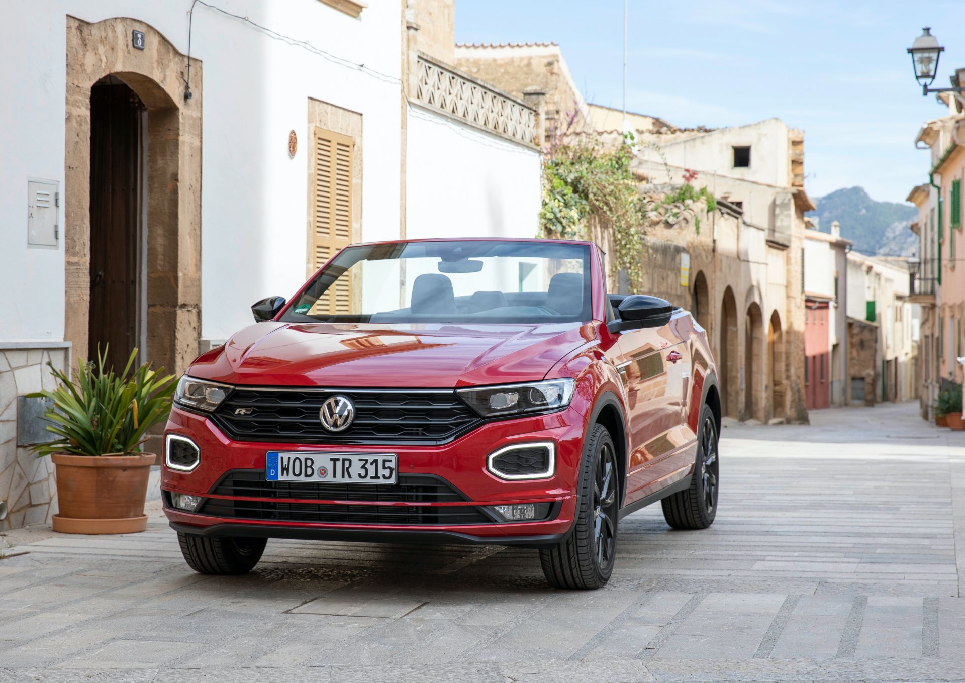 VW T-Roc Cabriolet: High-Riding Golf Convertible Successor Overexposed In 325 Photos, Videos