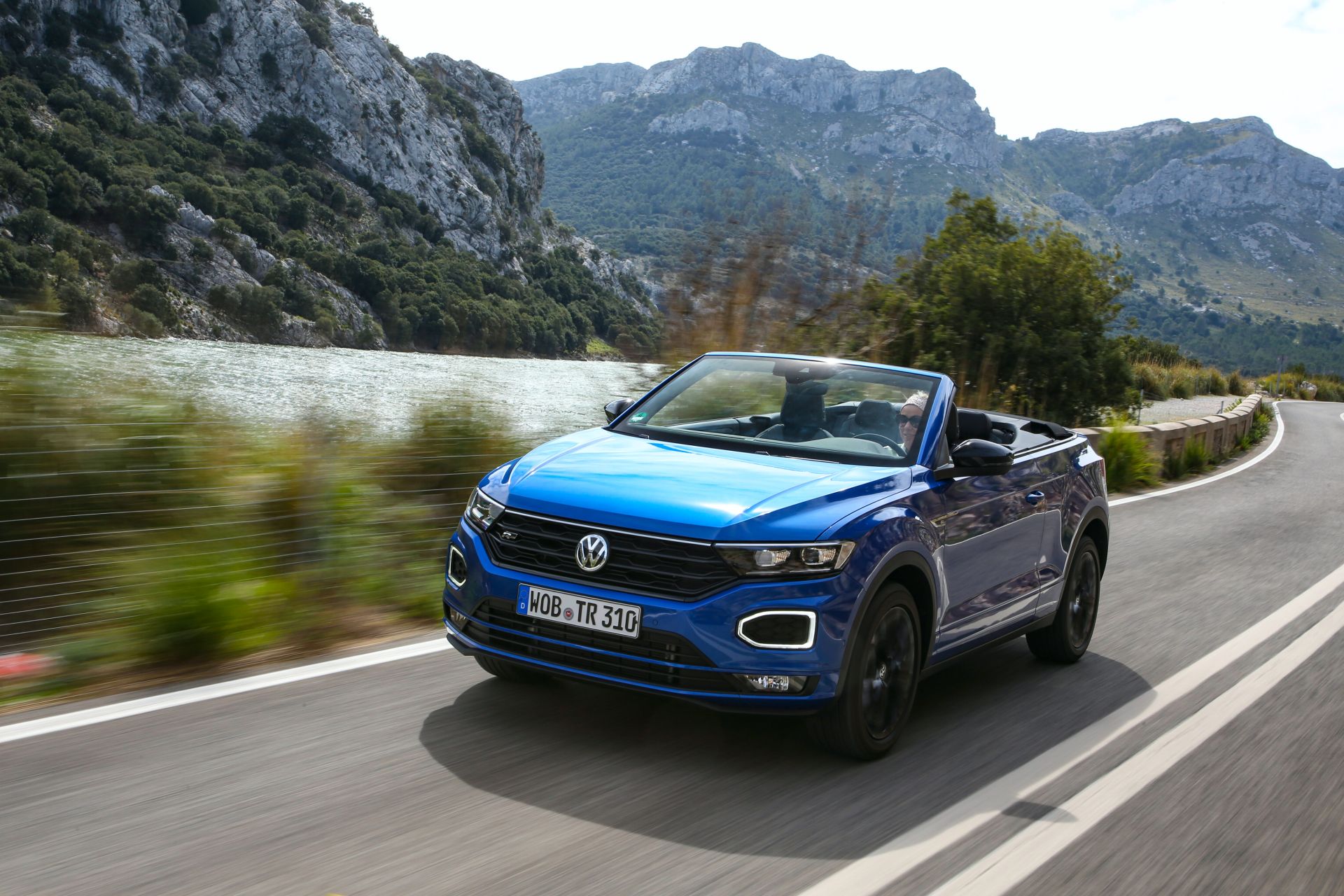 VW T-Roc Cabriolet: High-Riding Golf Convertible Successor Overexposed In 325 Photos, Videos