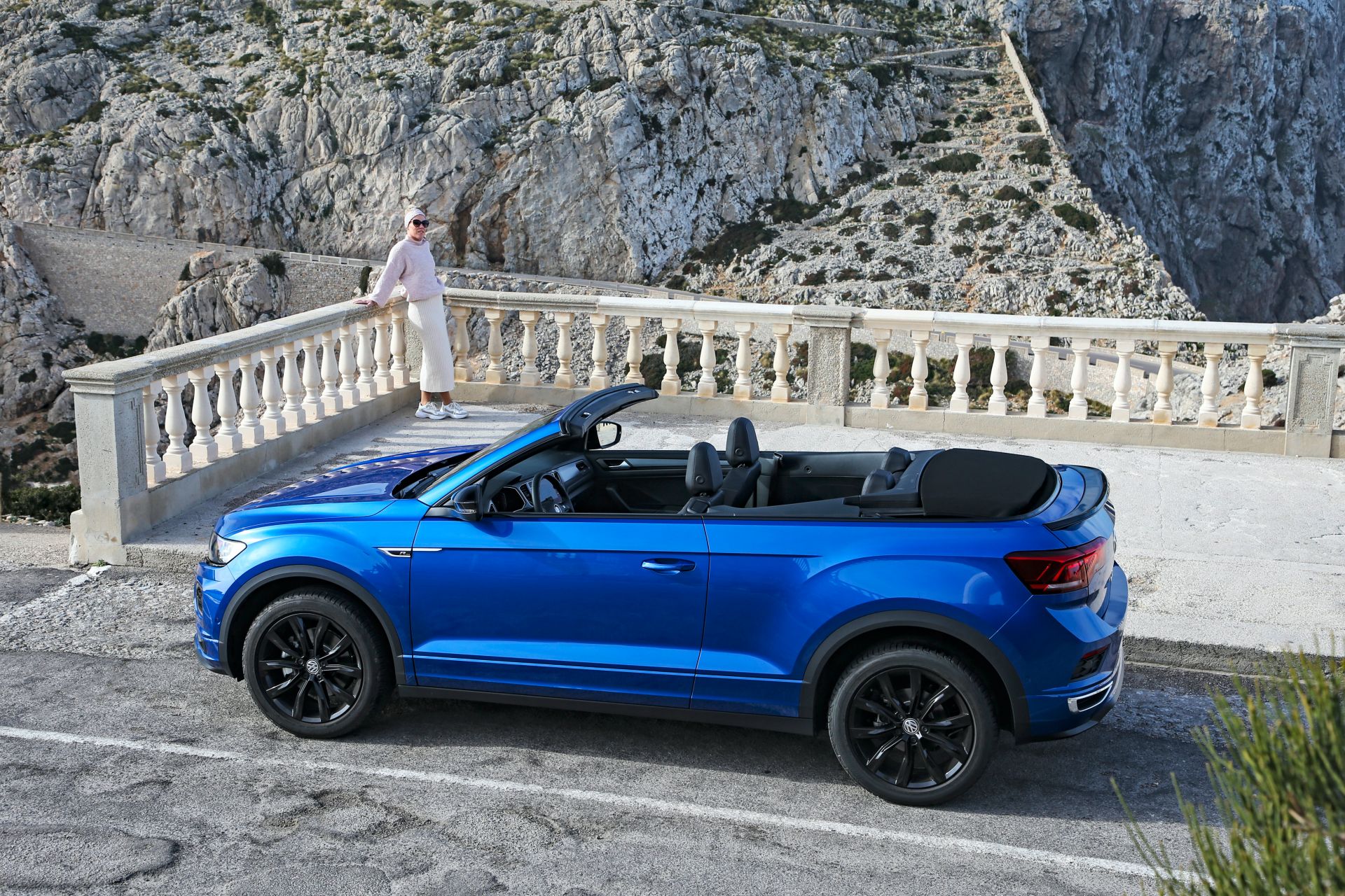 VW T-Roc Cabriolet: High-Riding Golf Convertible Successor Overexposed In 325 Photos, Videos