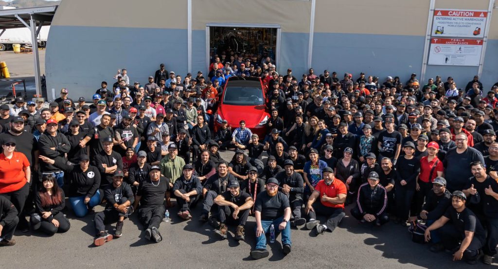  Tesla Keeps Fremont Factory Open Despite Lockdown, But Workers Can Stay Home If They Want