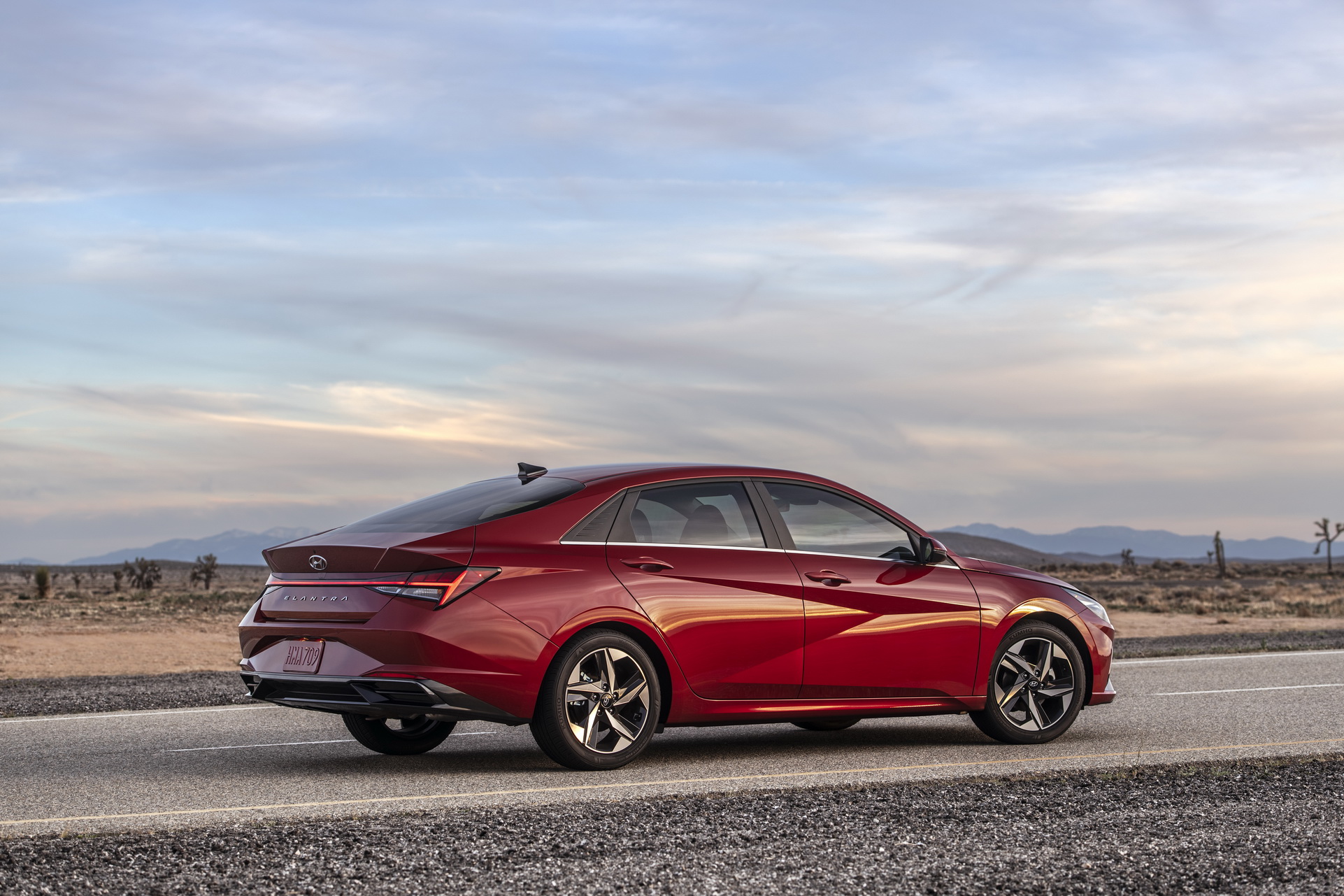 2021 Hyundai Elantra Debuts With Four-Door Coupe Body, New +50MPG Hybrid Variant