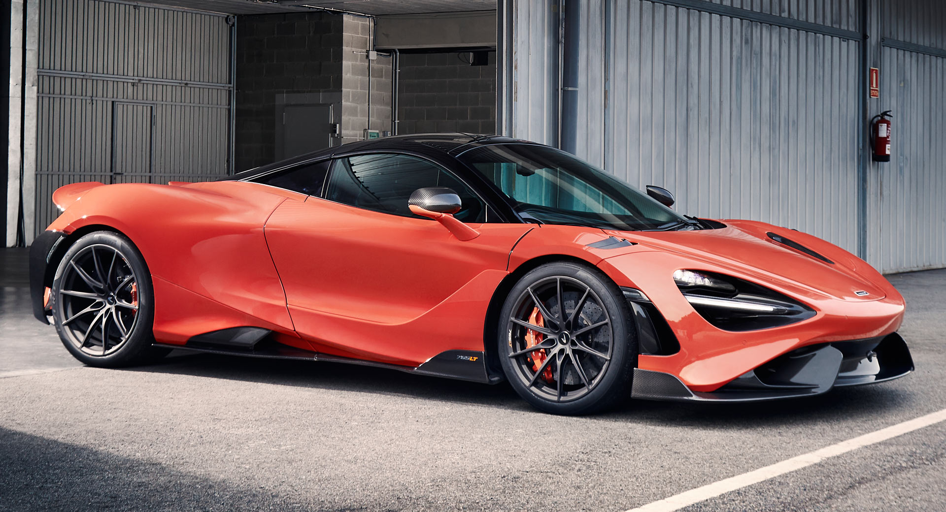 The McLaren 765LT Is A Lightweight HeartThrob With An