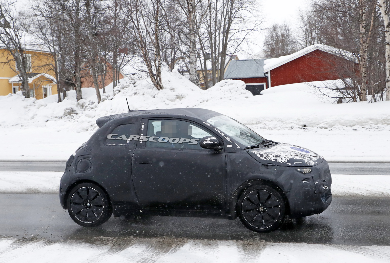 2021 Fiat 500e Electric City Car Gets Its Hard Top On