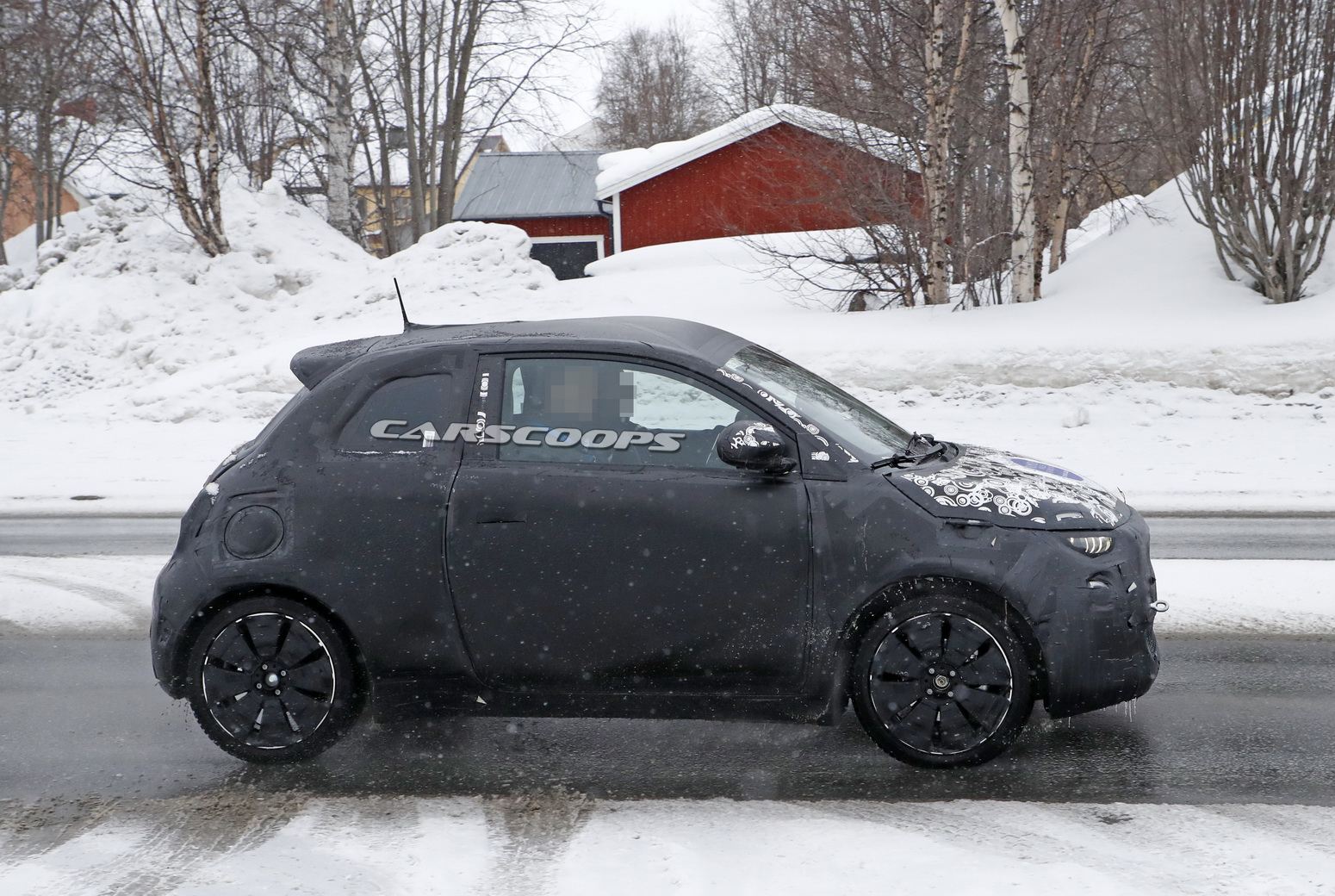 2021 Fiat 500e Electric City Car Gets Its Hard Top On