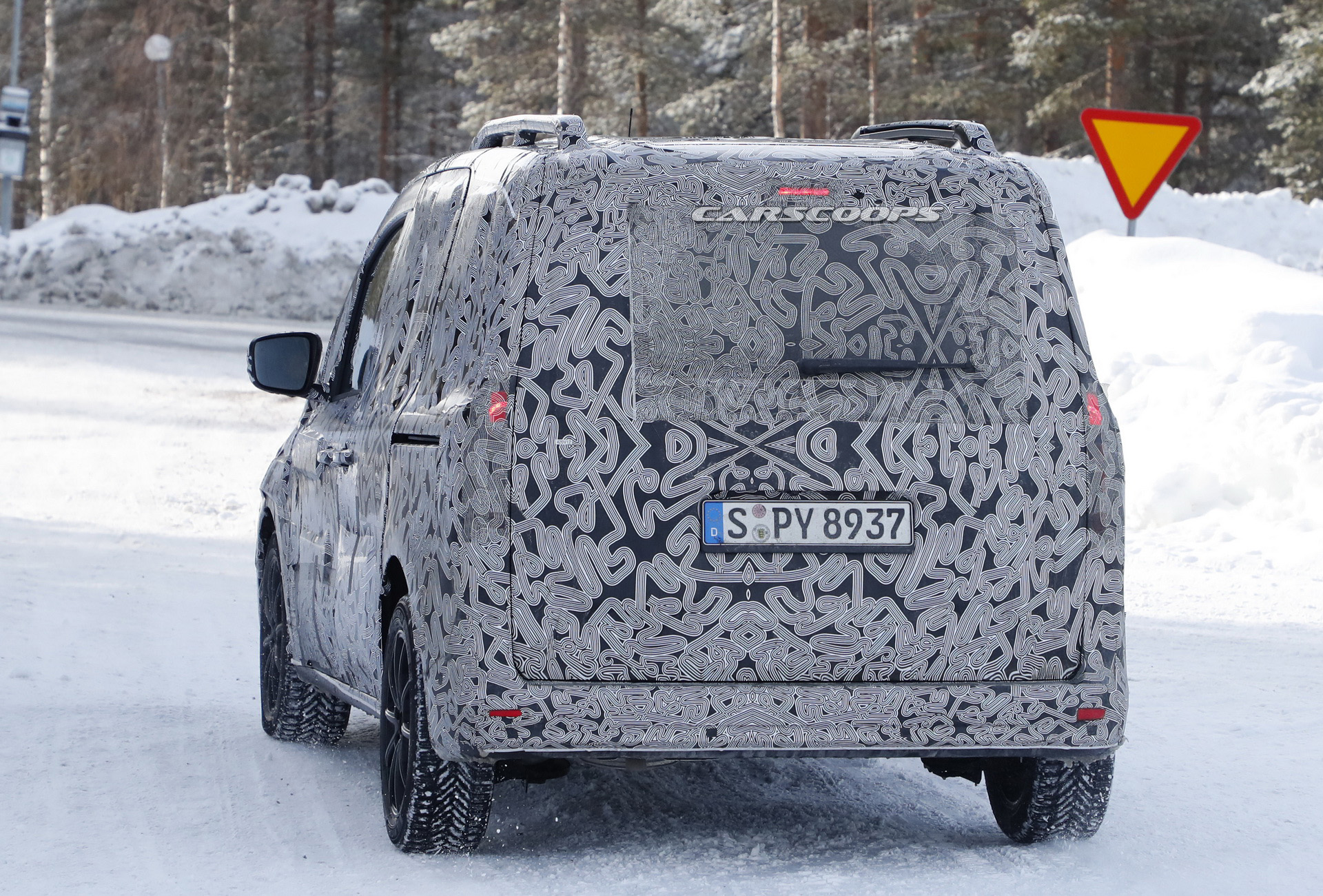 There’s An All-New 2021 Mercedes-Benz Citan Hiding Underneath That Heavy Camo