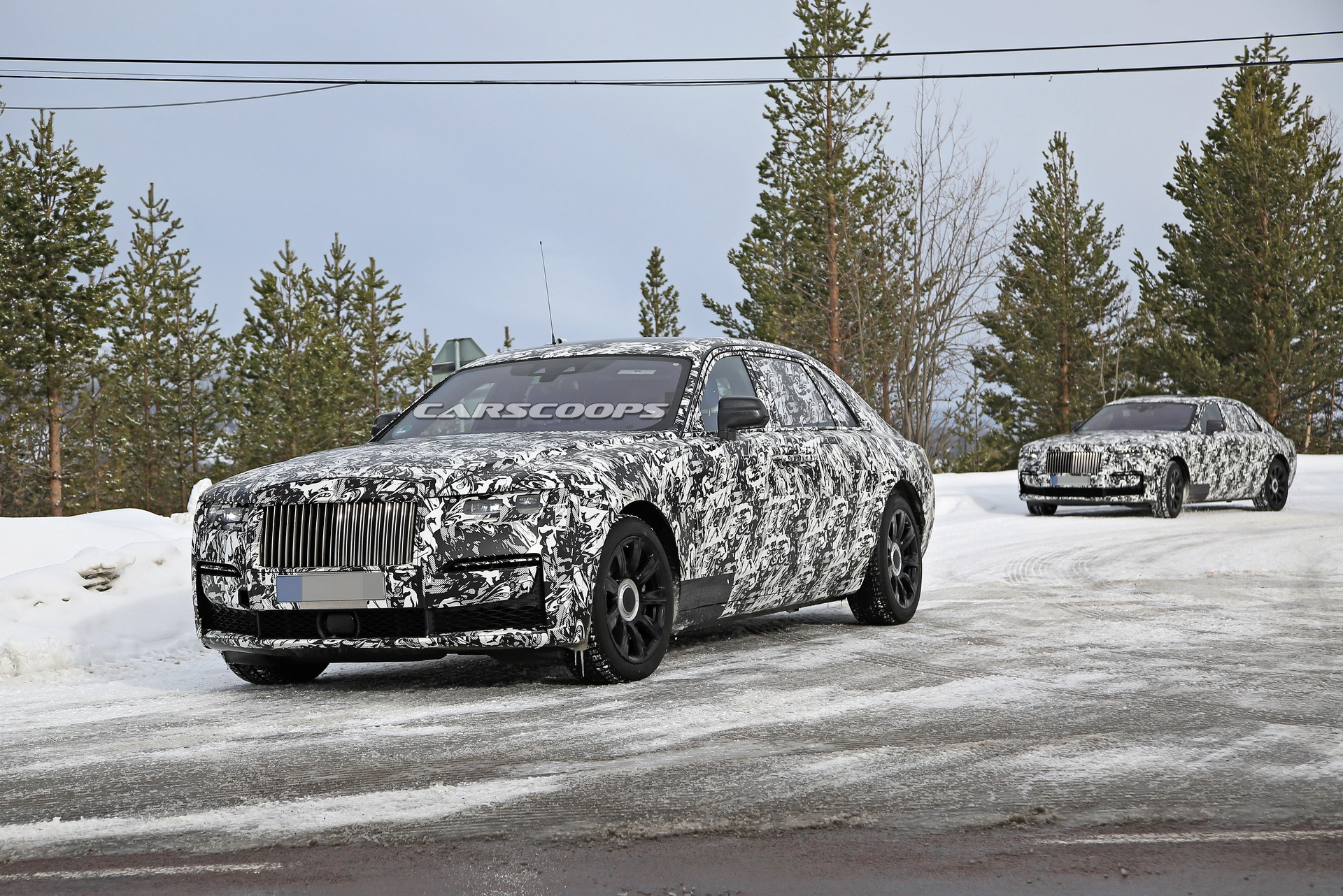 2021 Rolls-Royce Ghost LWB Prototype Caught Alongside Regular Model