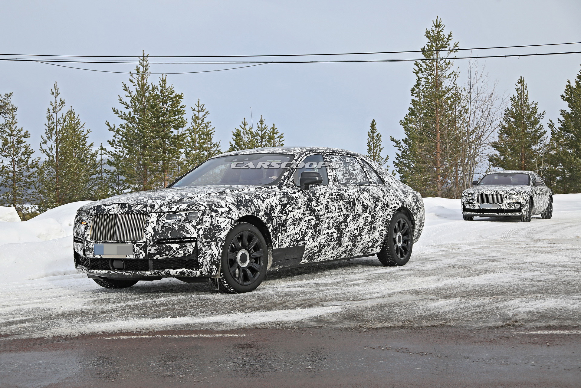 2021 Rolls-Royce Ghost LWB Prototype Caught Alongside Regular Model