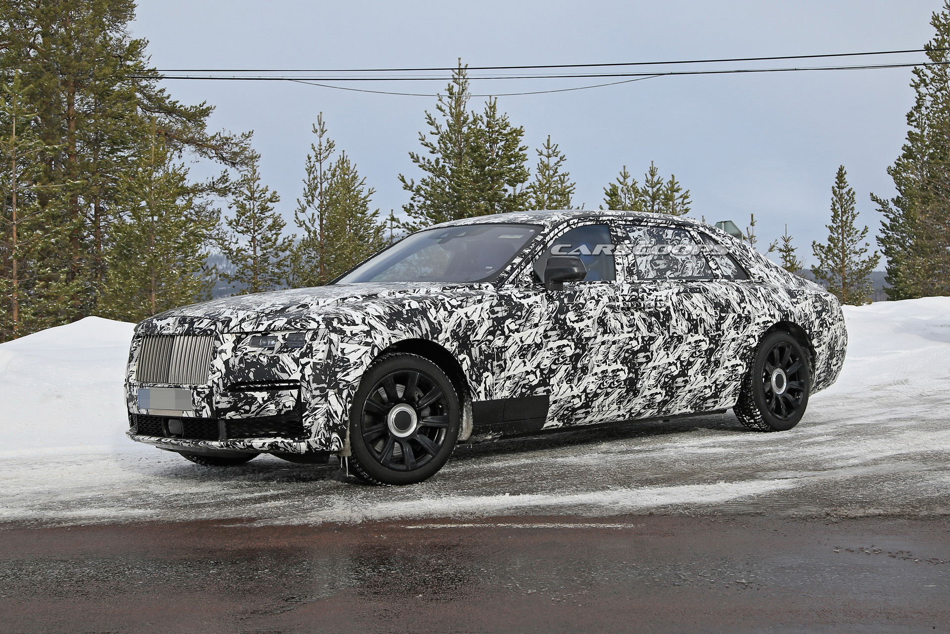 2021 Rolls-Royce Ghost LWB Prototype Caught Alongside Regular Model
