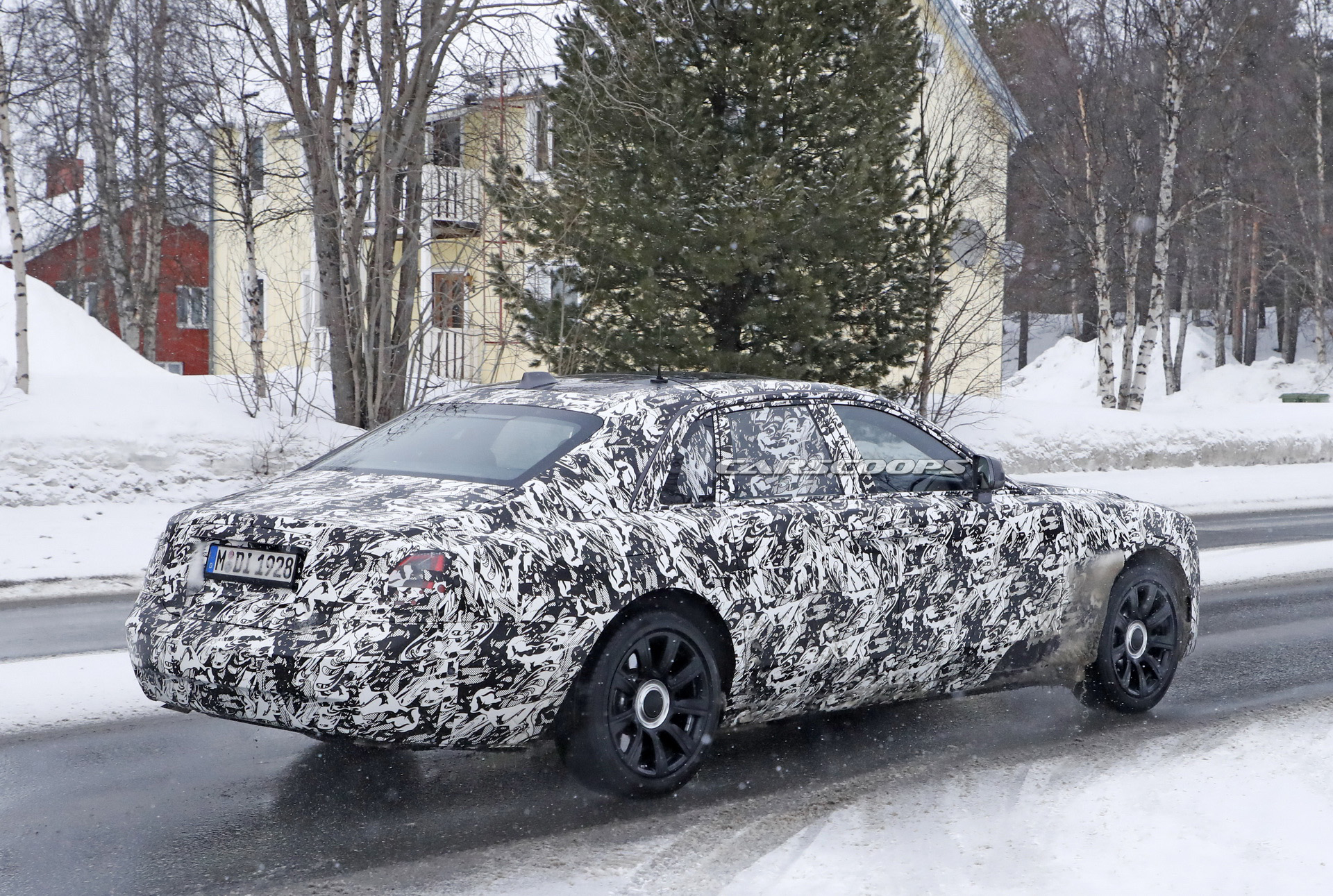 2021 Rolls-Royce Ghost LWB Prototype Caught Alongside Regular Model