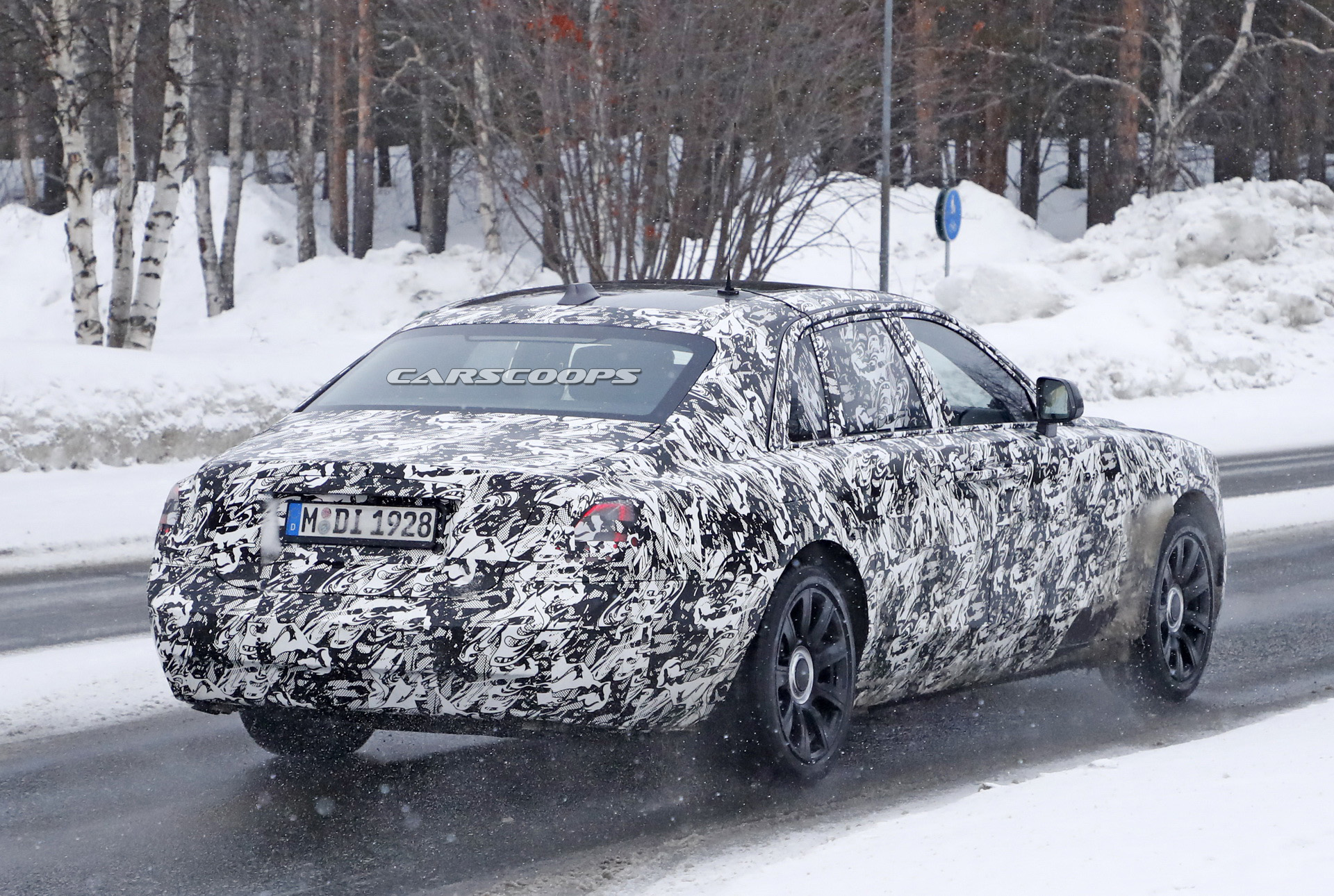 2021 Rolls-Royce Ghost LWB Prototype Caught Alongside Regular Model