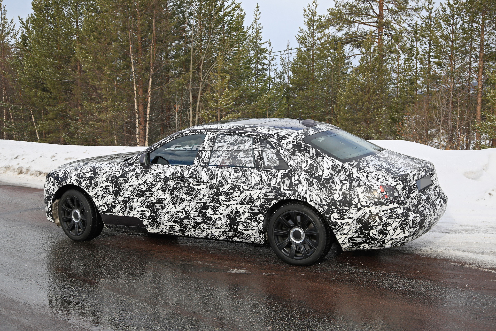 2021 Rolls-Royce Ghost LWB Prototype Caught Alongside Regular Model