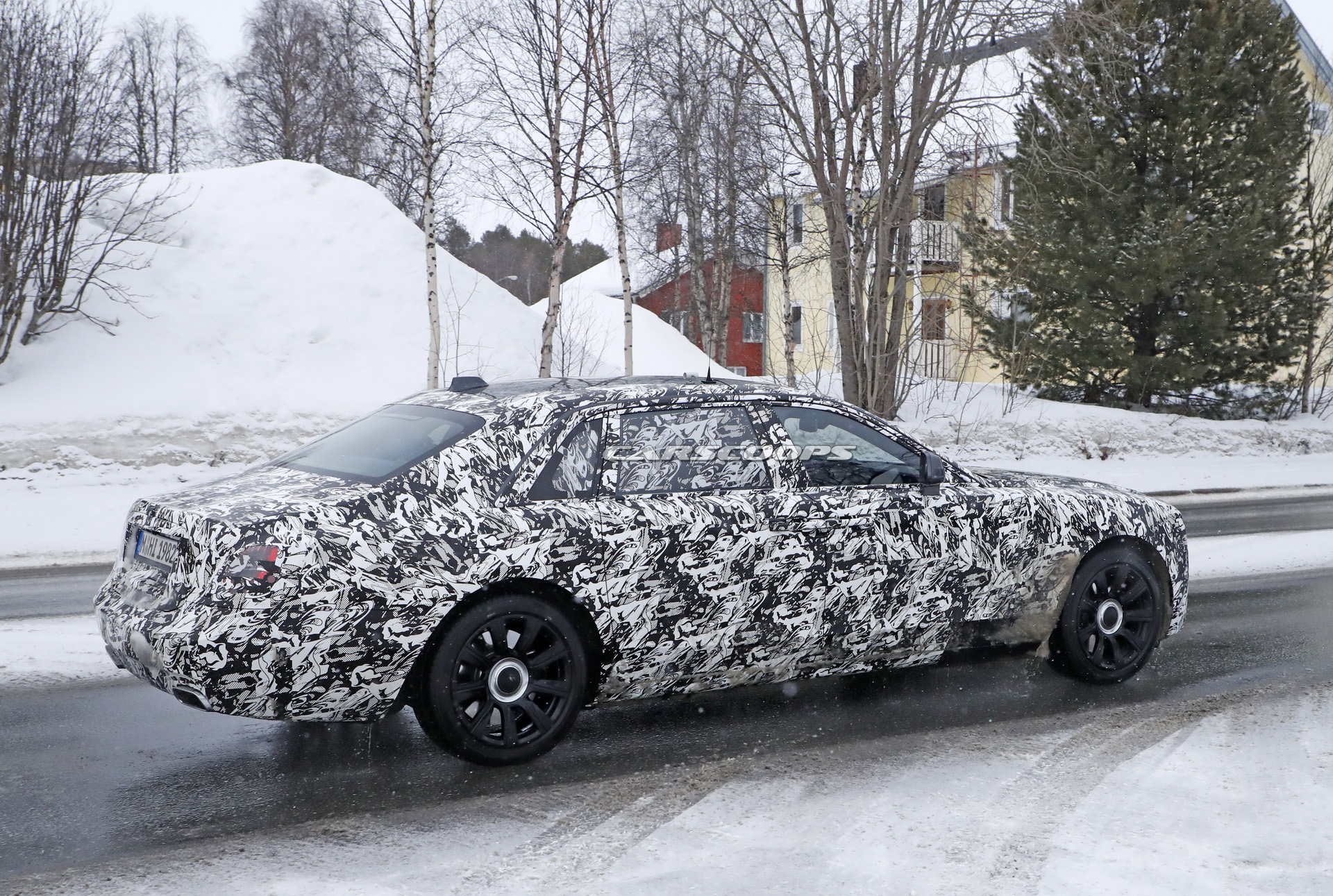 2021 Rolls-Royce Ghost LWB Prototype Caught Alongside Regular Model