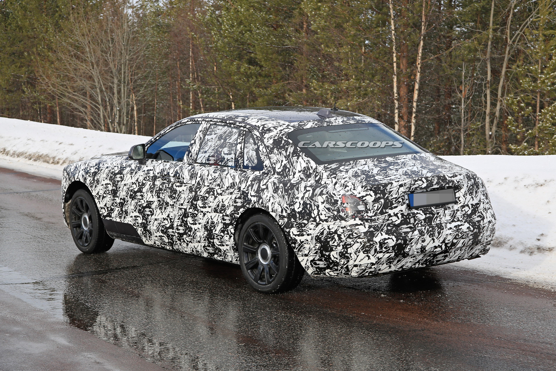 2021 Rolls-Royce Ghost LWB Prototype Caught Alongside Regular Model