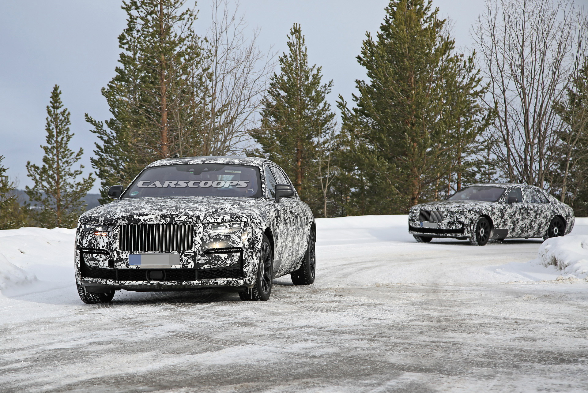 2021 Rolls-Royce Ghost LWB Prototype Caught Alongside Regular Model