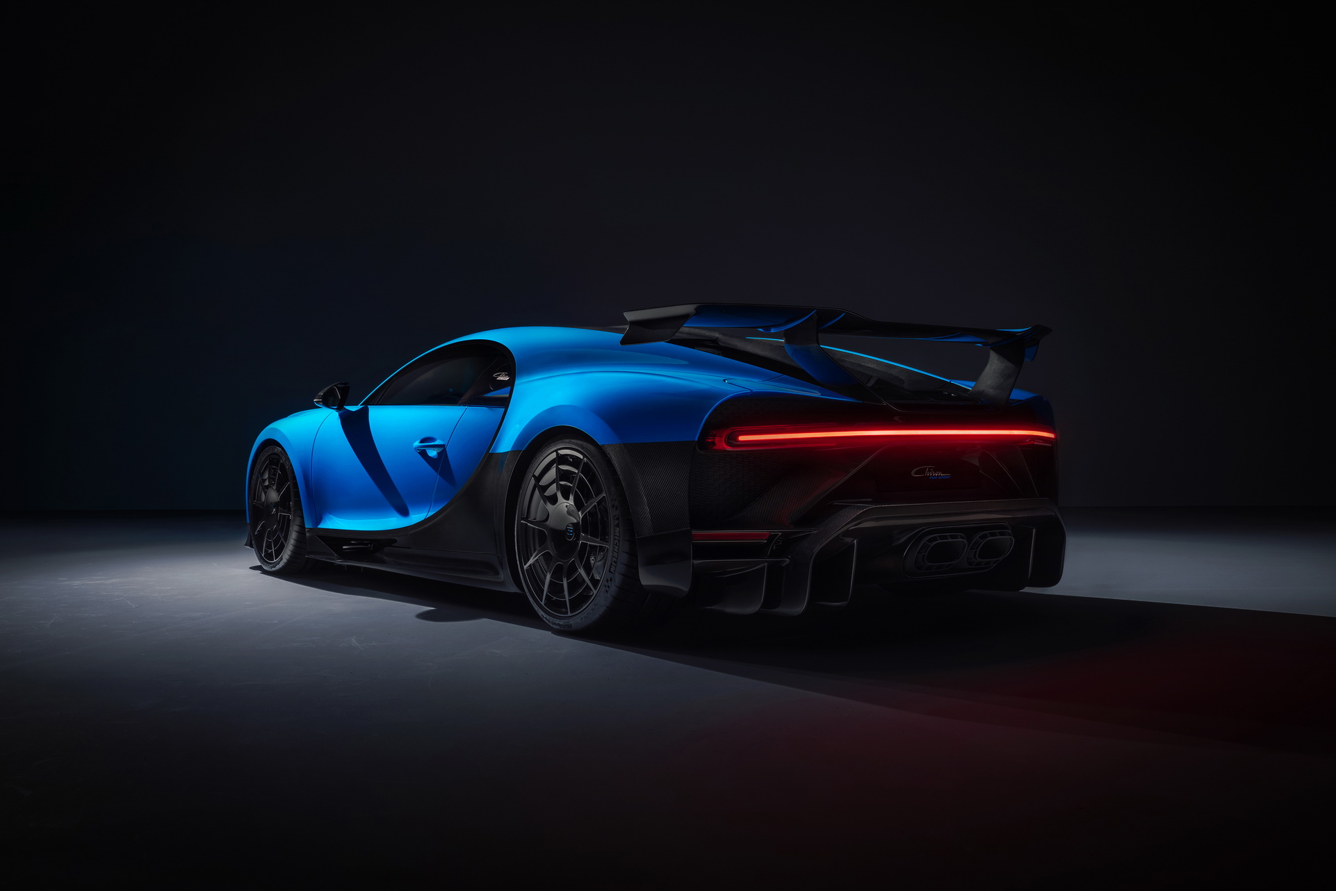 New Bugatti Chiron Pur Sport Breaks Cover With Aero Upgrades, Stiffer Suspension (Updated)