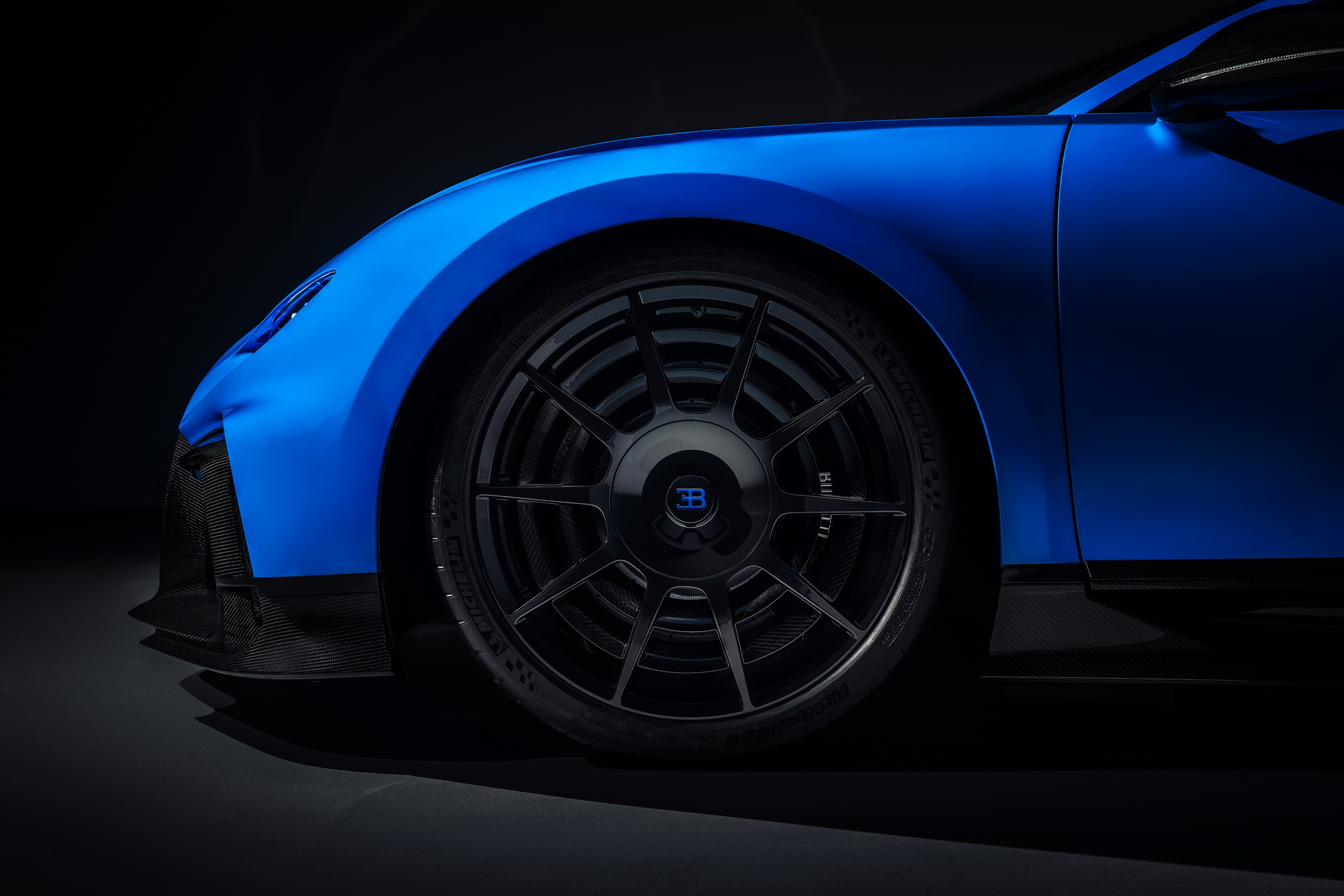 New Bugatti Chiron Pur Sport Breaks Cover With Aero Upgrades, Stiffer Suspension (Updated)