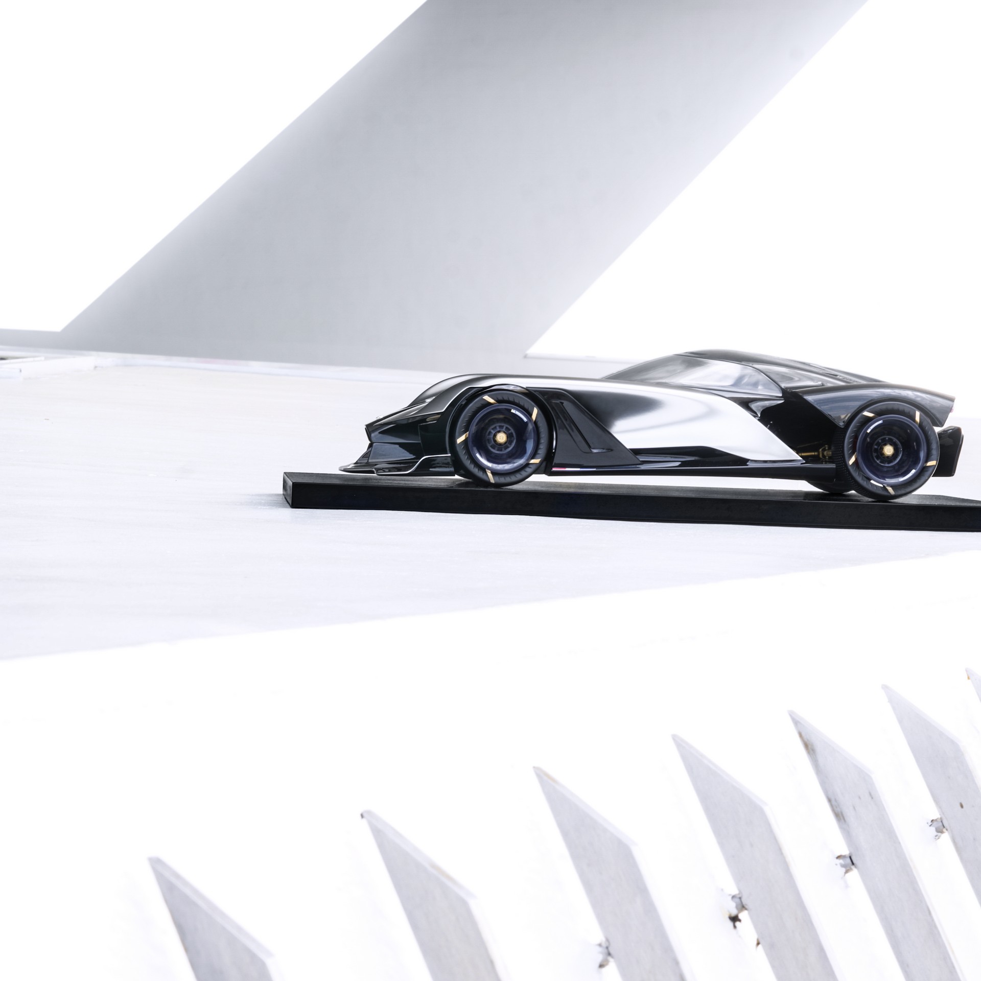 Bugatti La Finale Concept Imagines Brand’s Swan Song To Internal Combustion Engines