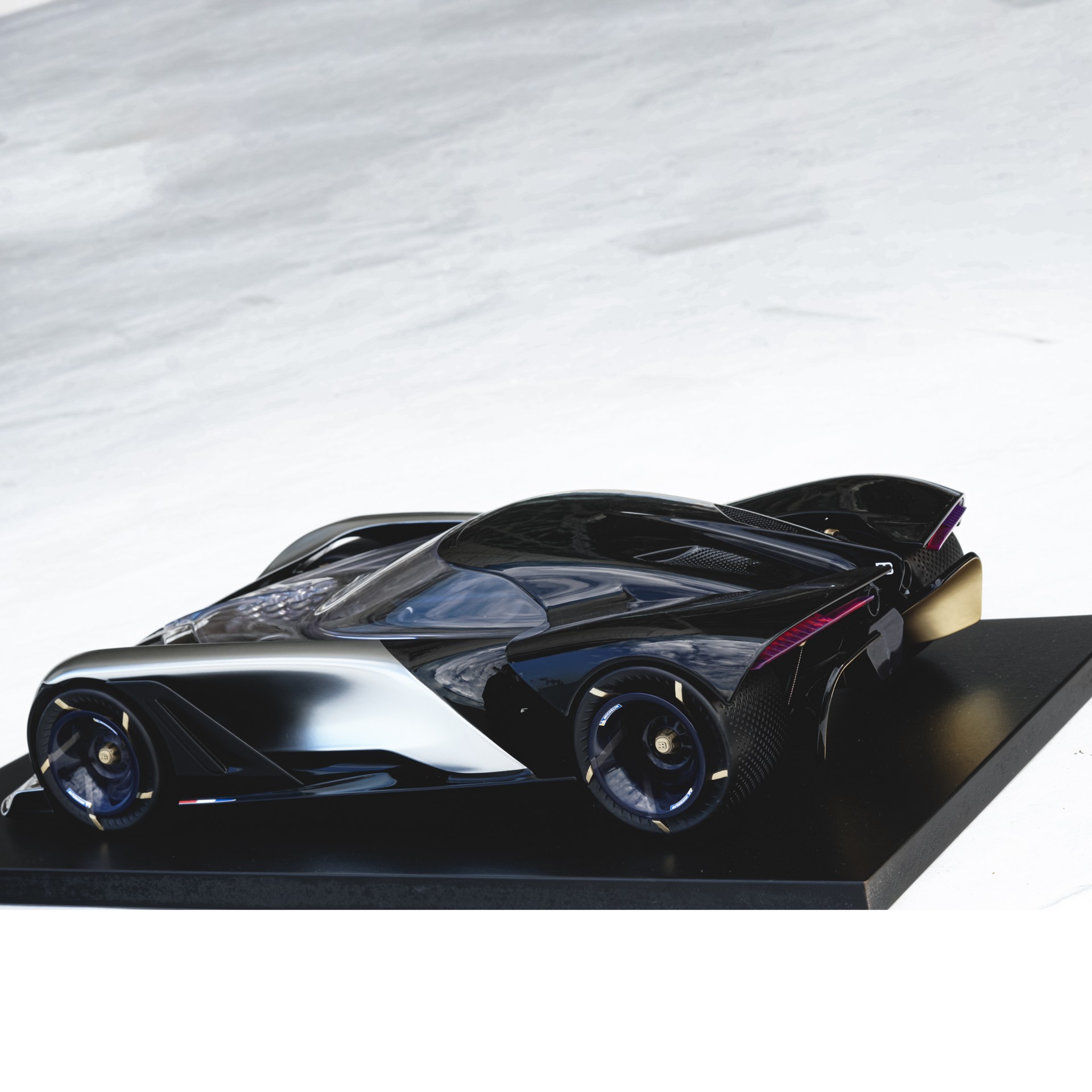 Bugatti La Finale Concept Imagines Brand’s Swan Song To Internal Combustion Engines