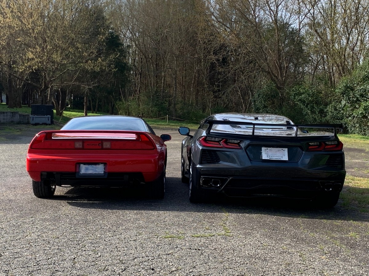 Mid-Engine Meetup Shows 2020 Corvette C8 Next To Original Acura NSX