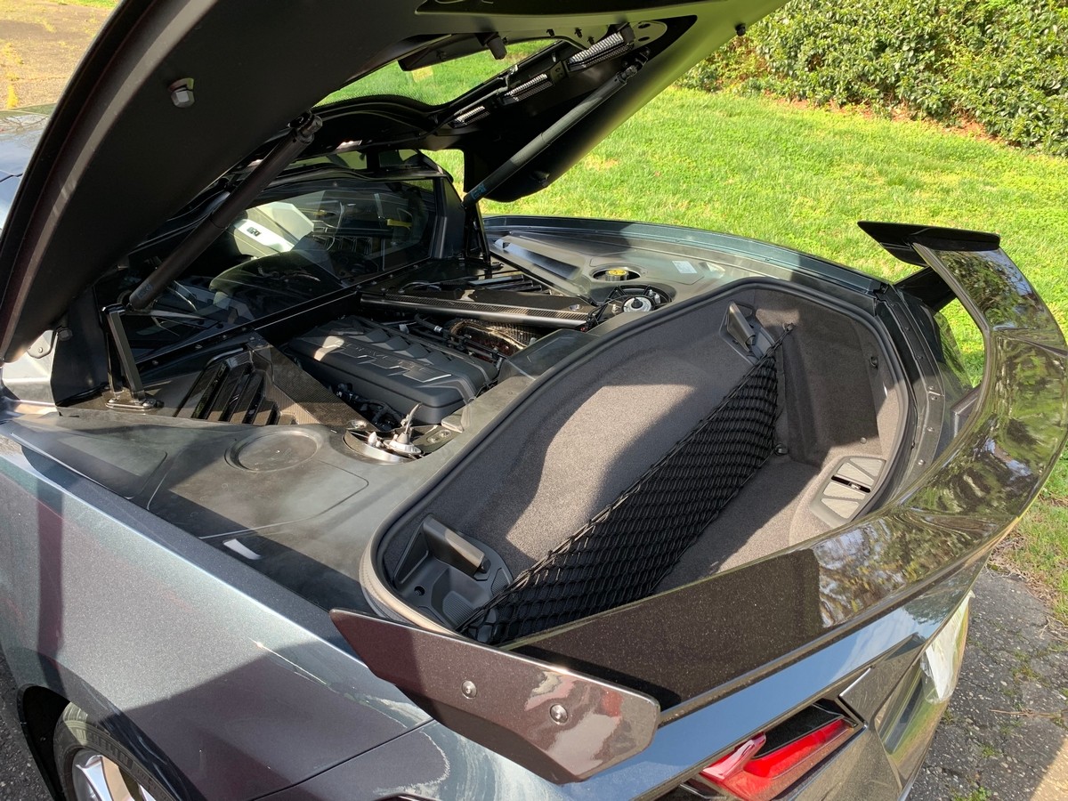 Mid-Engine Meetup Shows 2020 Corvette C8 Next To Original Acura NSX