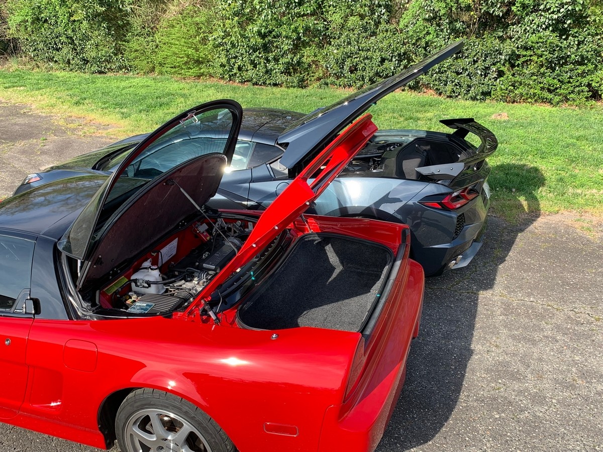 Mid-Engine Meetup Shows 2020 Corvette C8 Next To Original Acura NSX