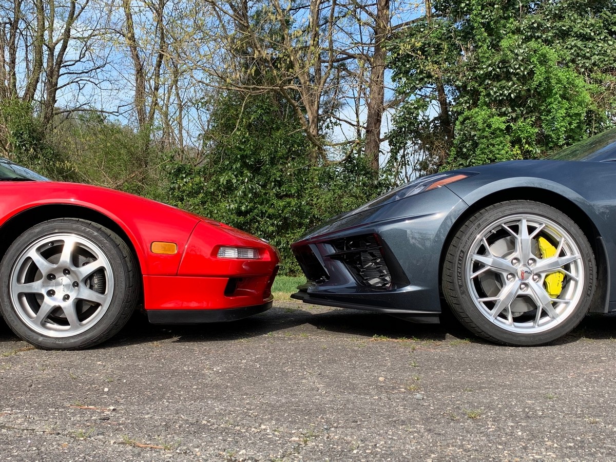 Mid-Engine Meetup Shows 2020 Corvette C8 Next To Original Acura NSX