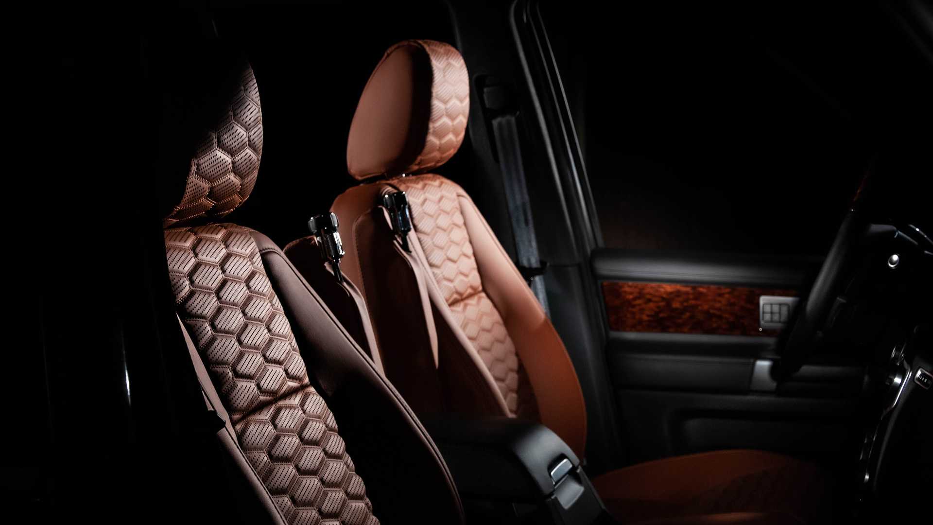 Vilner Gives An Older Land Rover Discovery A Range Rover-Worthy Makeover