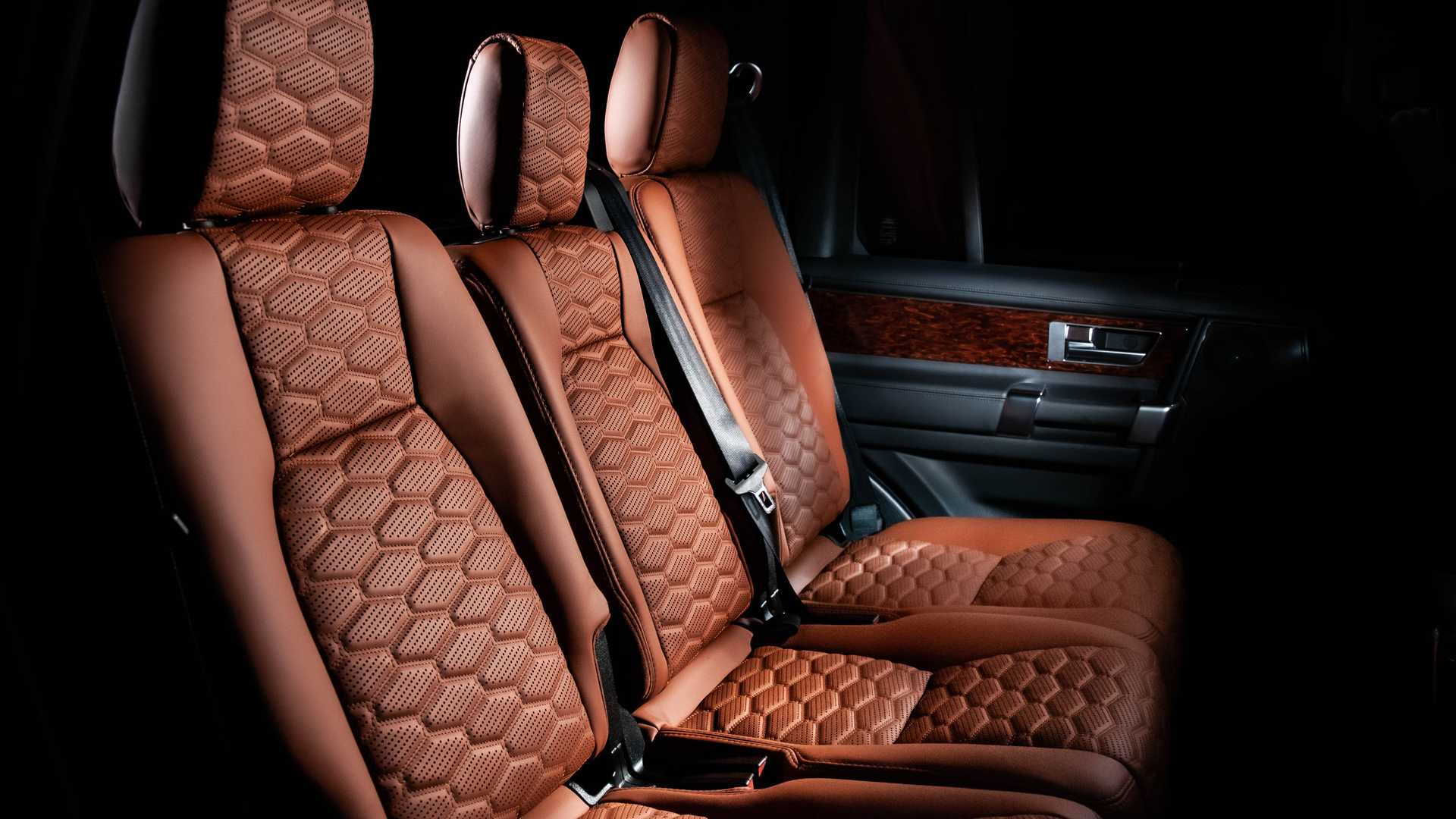 Vilner Gives An Older Land Rover Discovery A Range Rover-Worthy Makeover