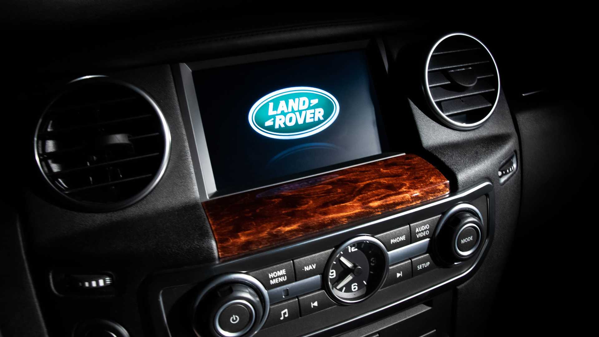 Vilner Gives An Older Land Rover Discovery A Range Rover-Worthy Makeover