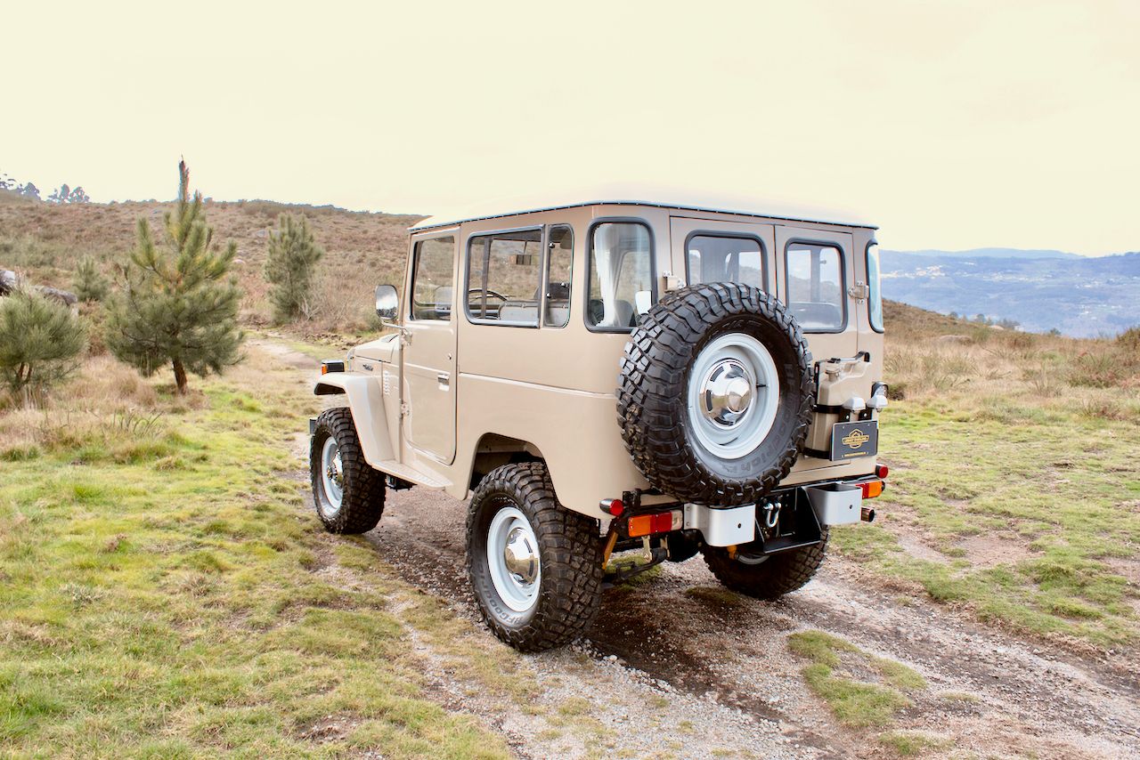 Legacy Overland’s Toyota Land Cruiser FJ40 Packs A Punch With GM’s 5.7L V8