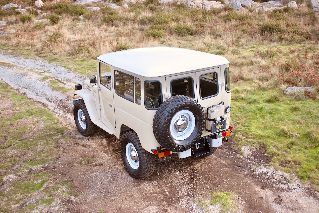 Legacy Overland’s Toyota Land Cruiser FJ40 Packs A Punch With GM’s 5.7L V8
