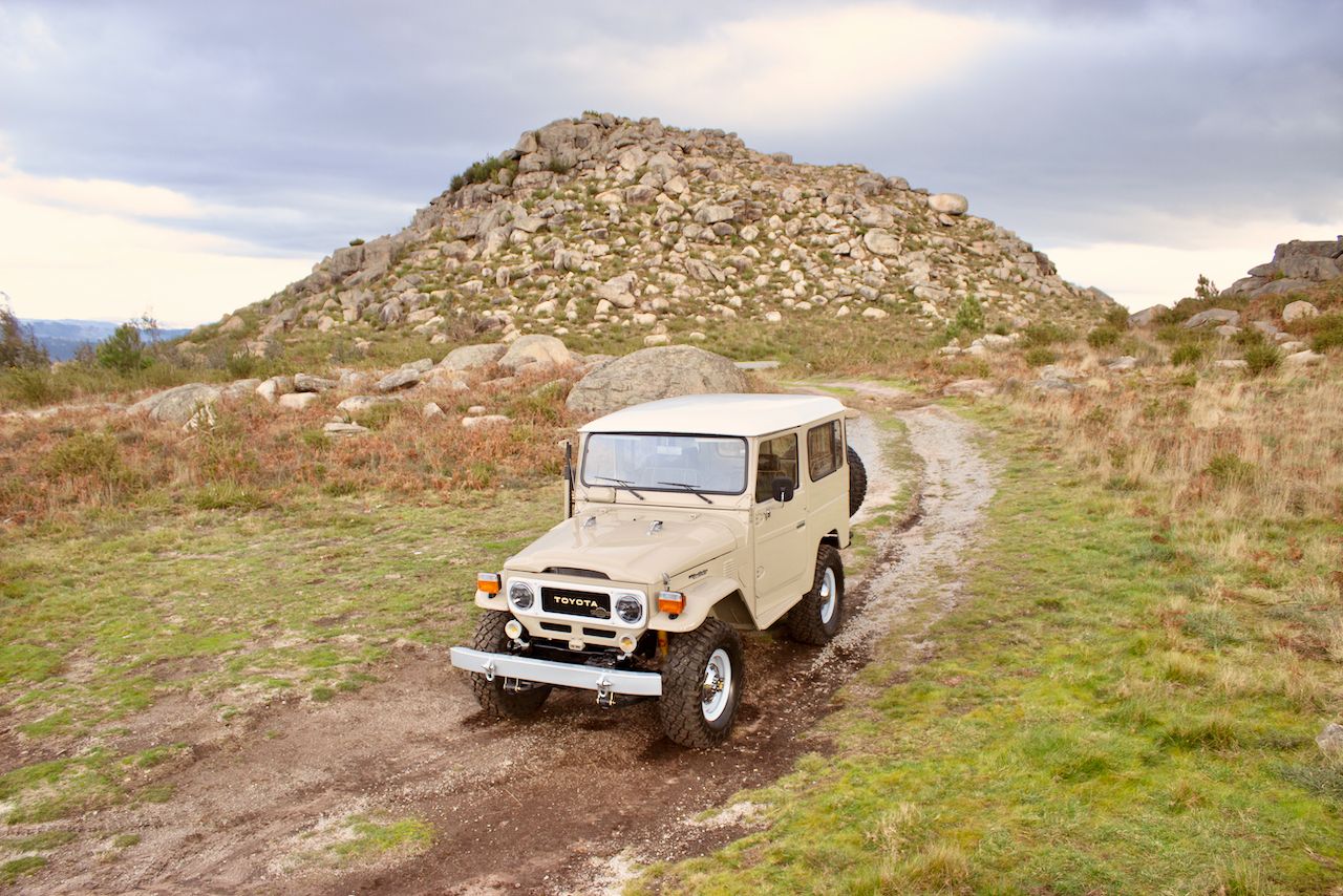 Legacy Overland’s Toyota Land Cruiser FJ40 Packs A Punch With GM’s 5.7L V8