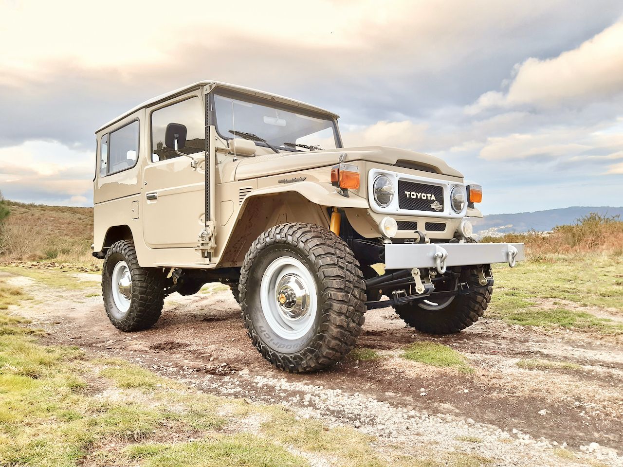 Legacy Overland’s Toyota Land Cruiser FJ40 Packs A Punch With GM’s 5.7L V8