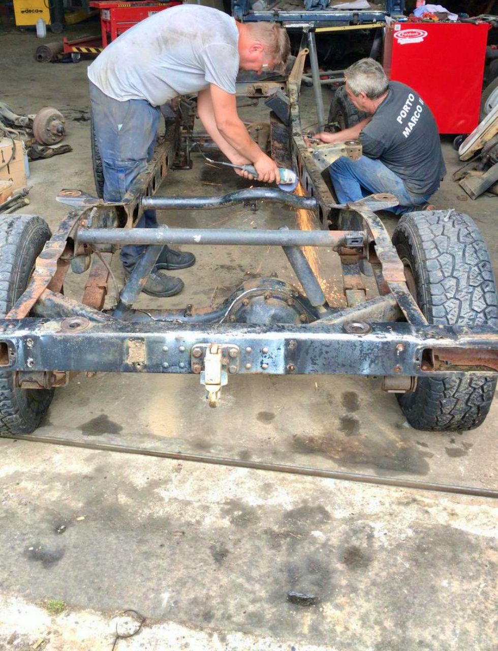 Legacy Overland’s Toyota Land Cruiser FJ40 Packs A Punch With GM’s 5.7L V8