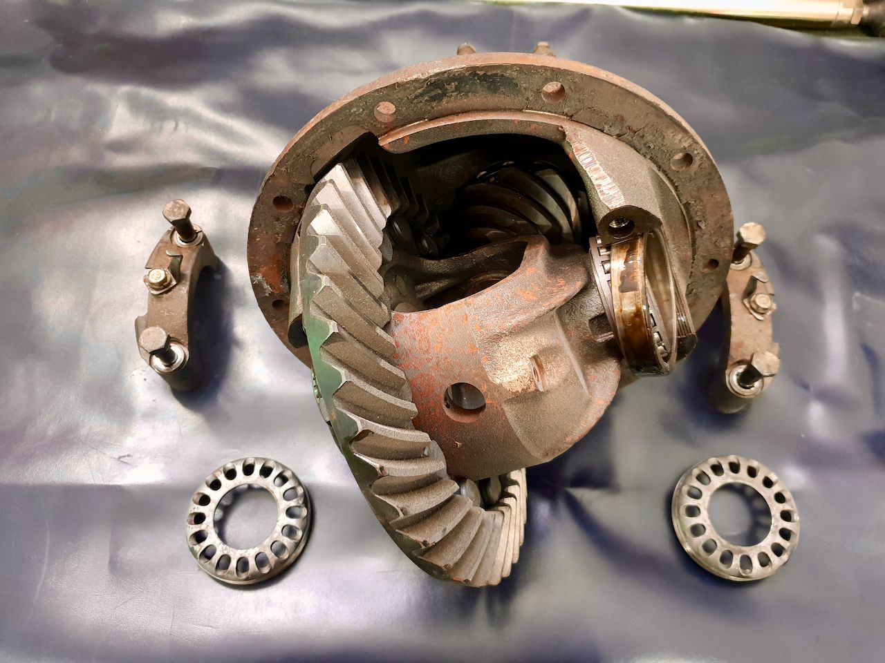 Legacy Overland’s Toyota Land Cruiser FJ40 Packs A Punch With GM’s 5.7L V8