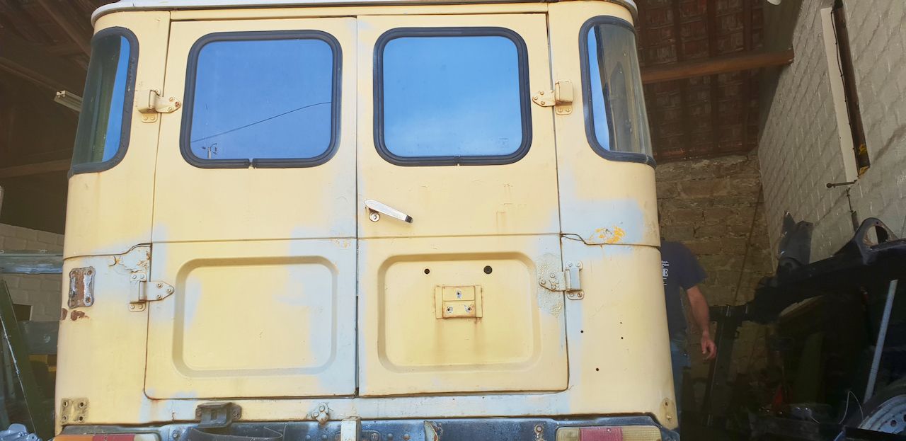 Legacy Overland’s Toyota Land Cruiser FJ40 Packs A Punch With GM’s 5.7L V8